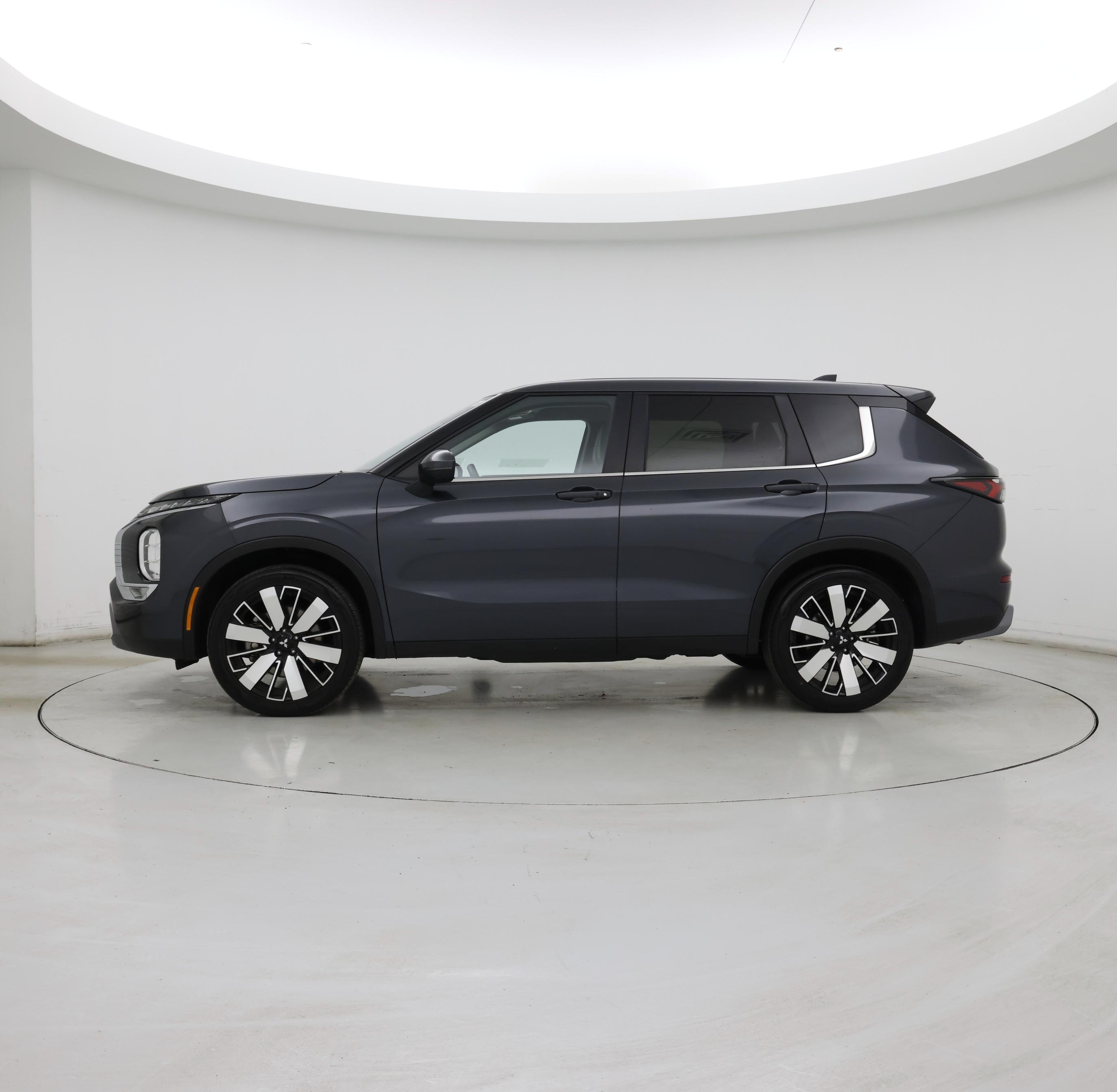 Thumbnail: 2025 Mitsubishi Outlander - 3