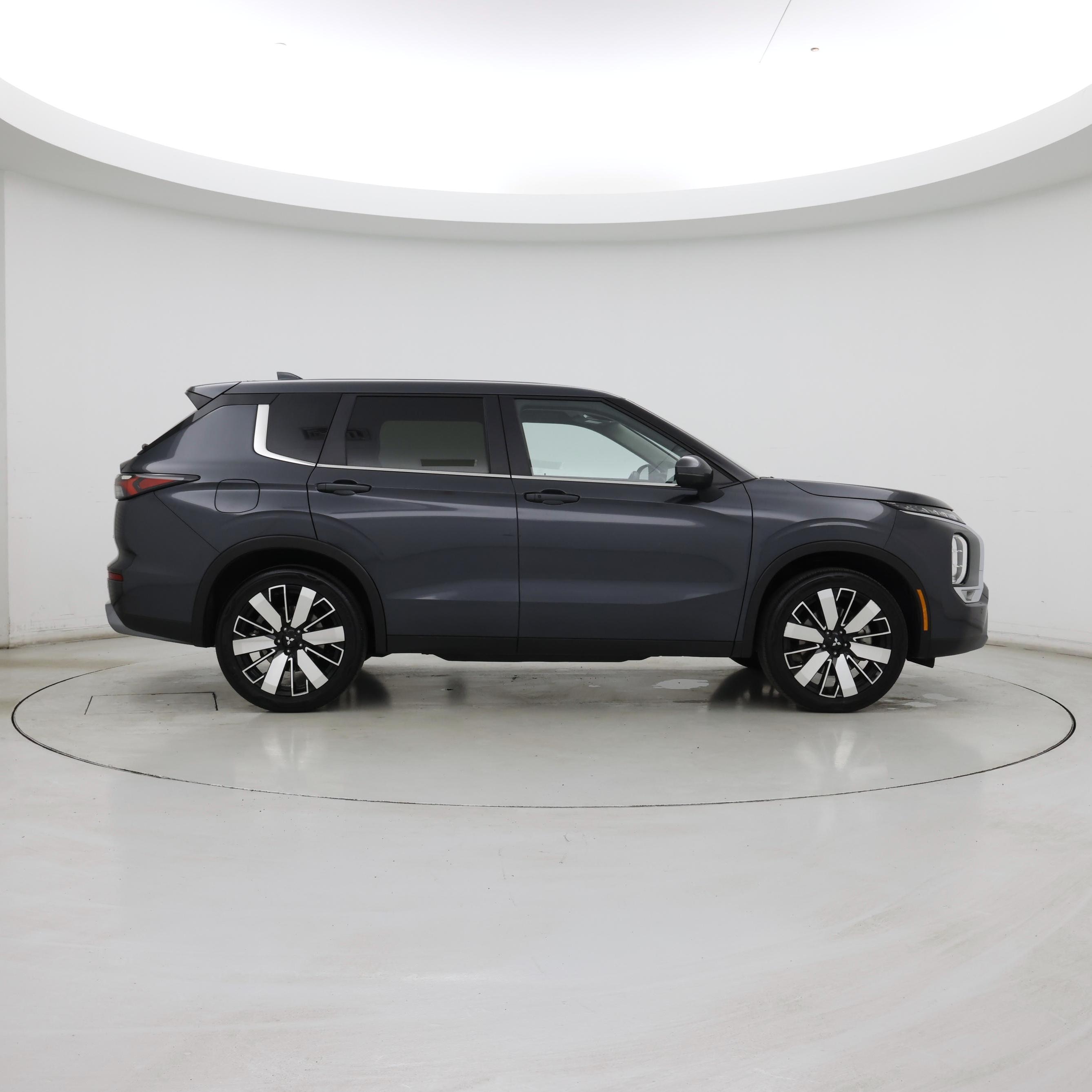 Thumbnail: 2025 Mitsubishi Outlander - 7