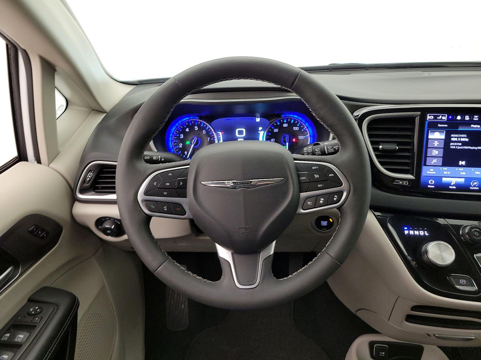 Thumbnail: 2024 Chrysler Pacifica - 10
