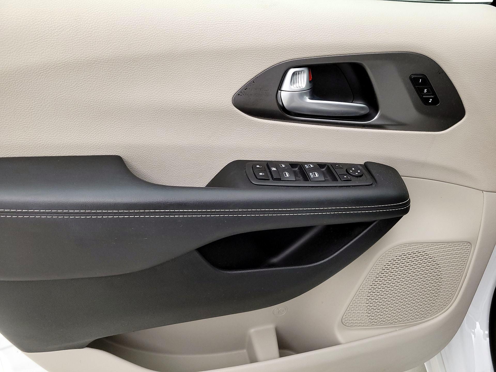Thumbnail: 2024 Chrysler Pacifica - 12