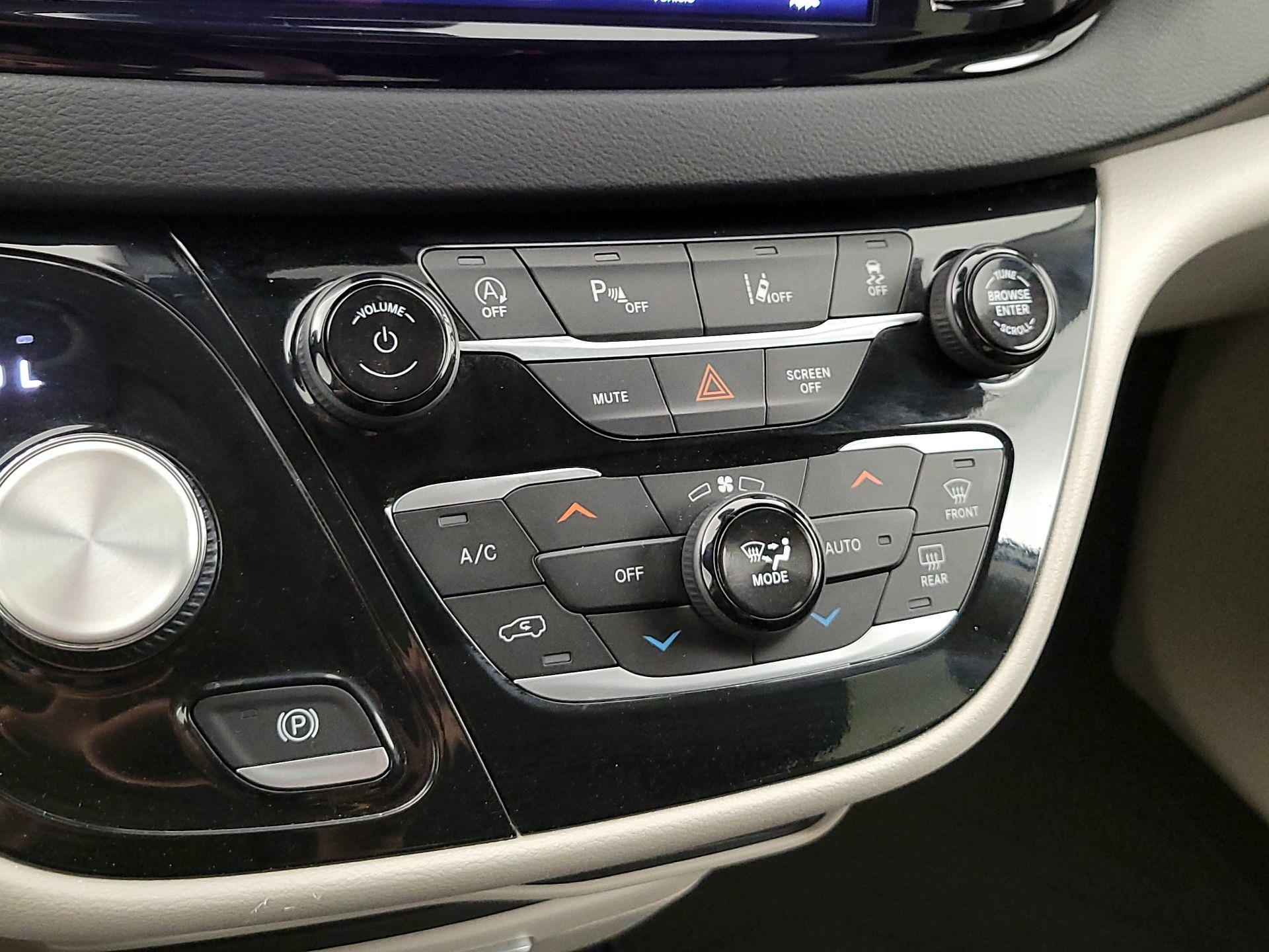 Thumbnail: 2024 Chrysler Pacifica - 16