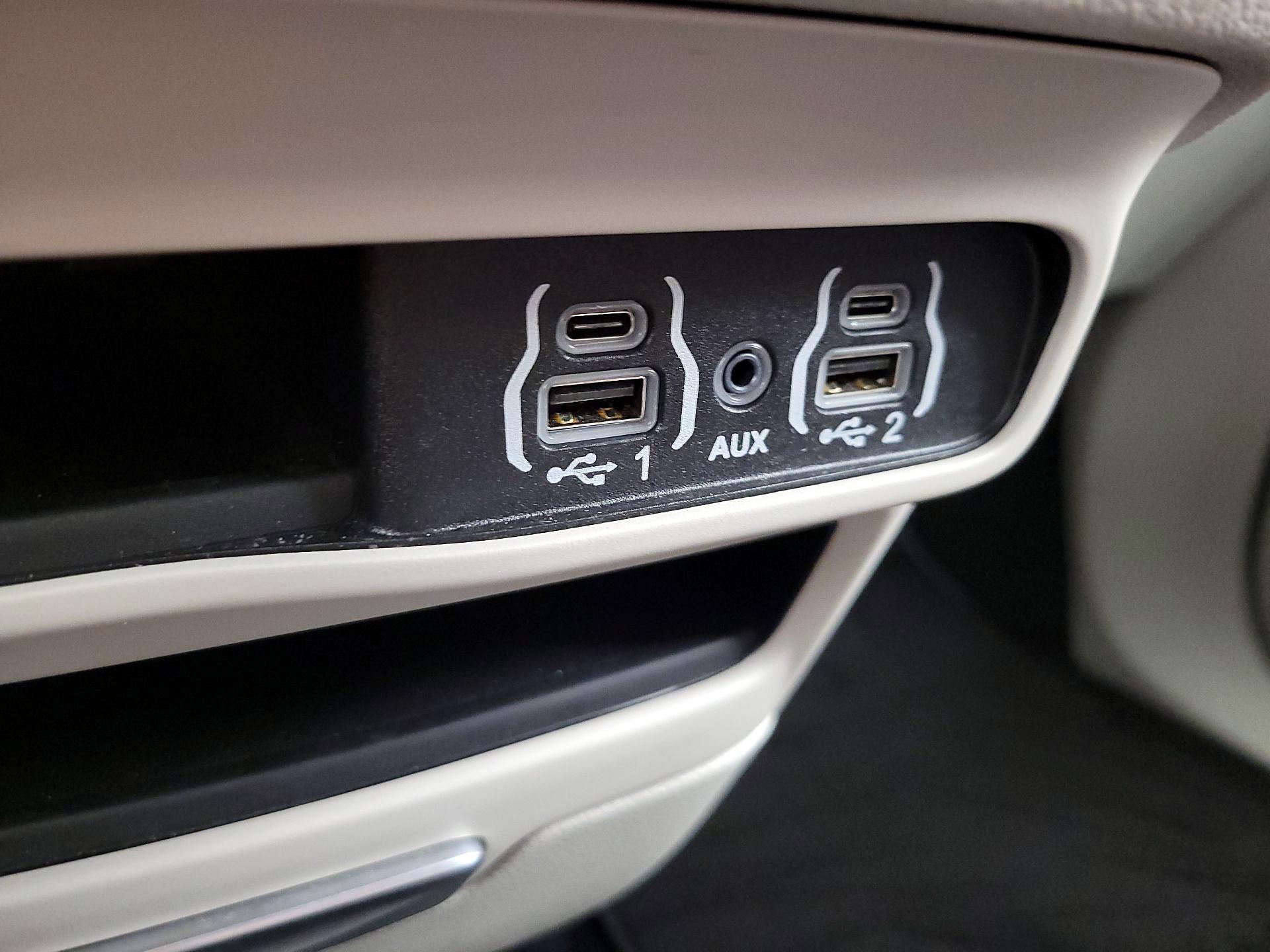 Thumbnail: 2024 Chrysler Pacifica - 18