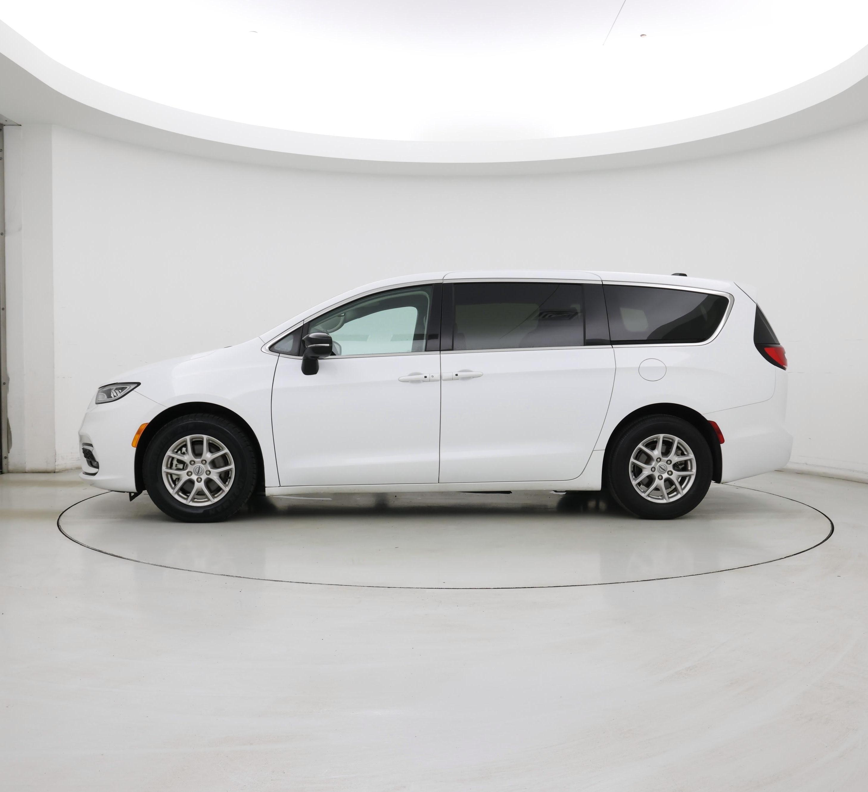 Thumbnail: 2024 Chrysler Pacifica - 3
