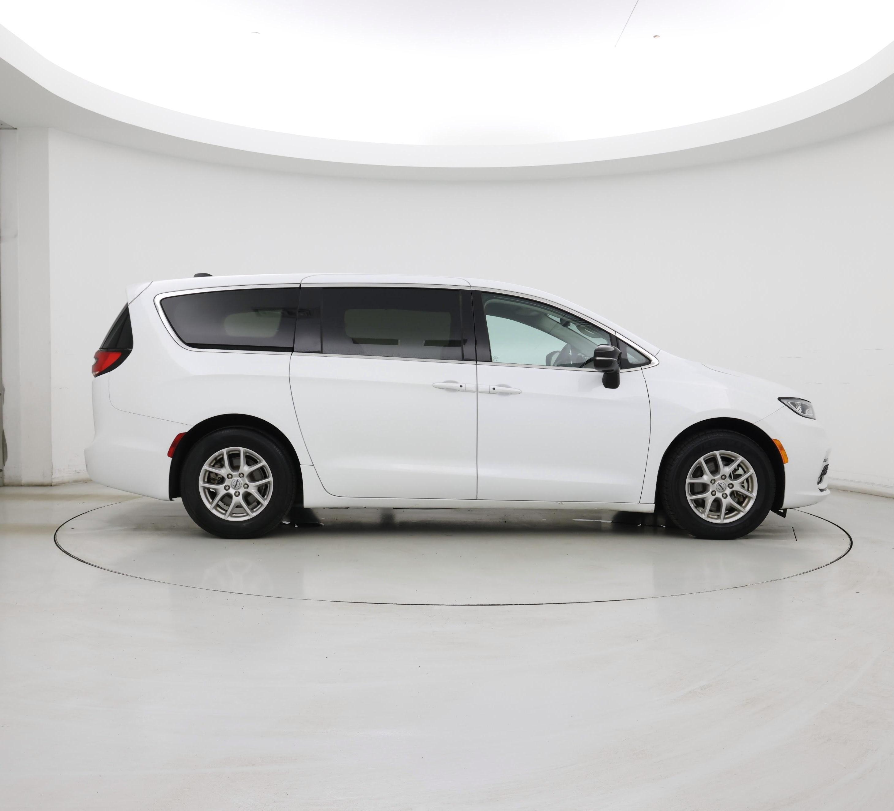 Thumbnail: 2024 Chrysler Pacifica - 7