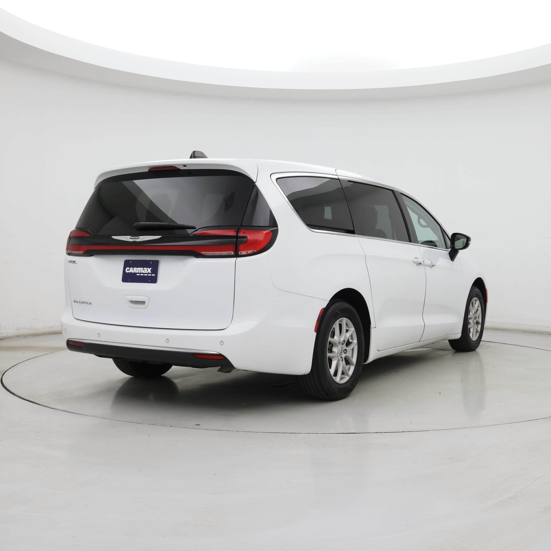 Thumbnail: 2024 Chrysler Pacifica - 8