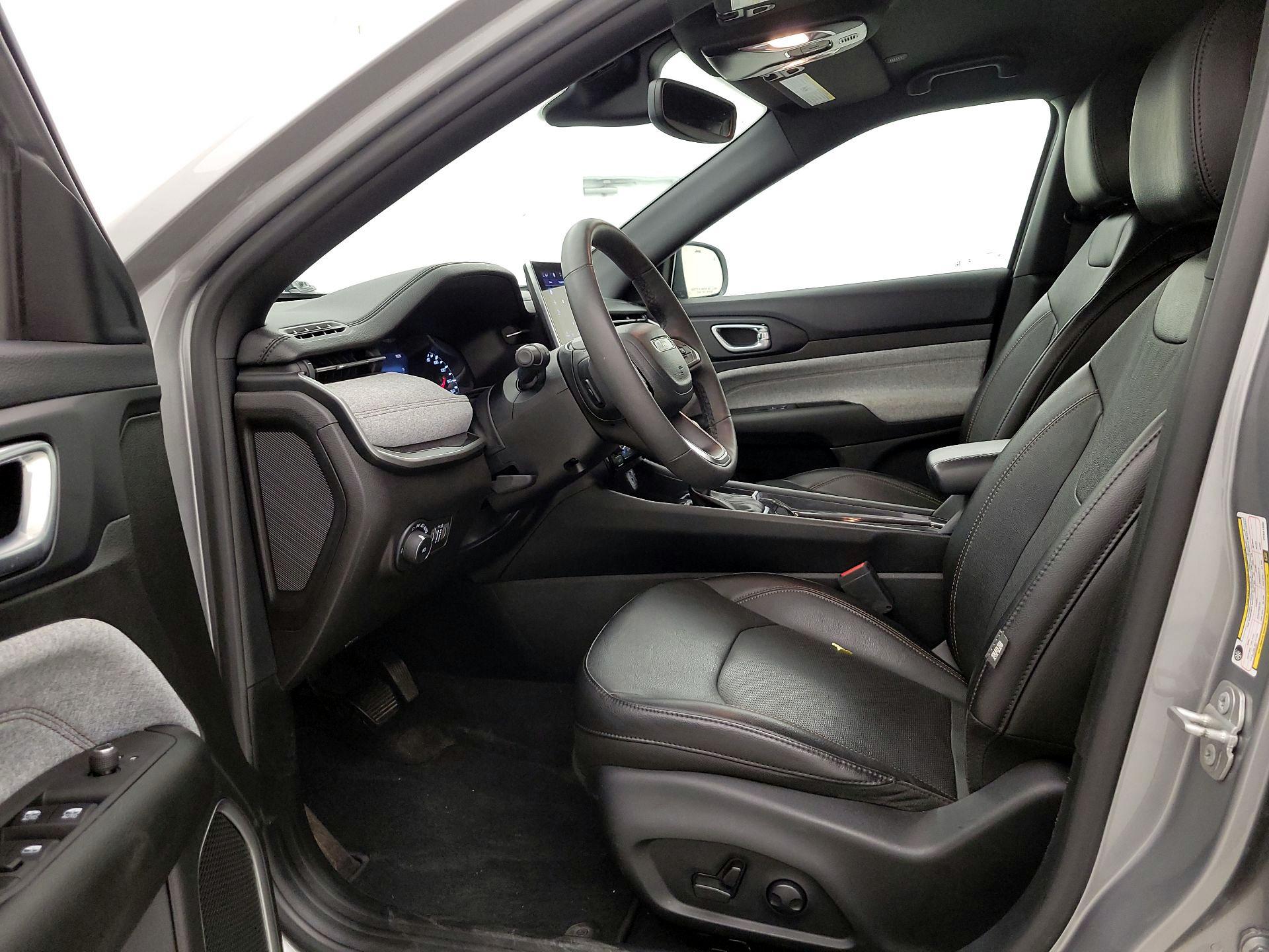 Thumbnail: 2023 Jeep Compass - 11