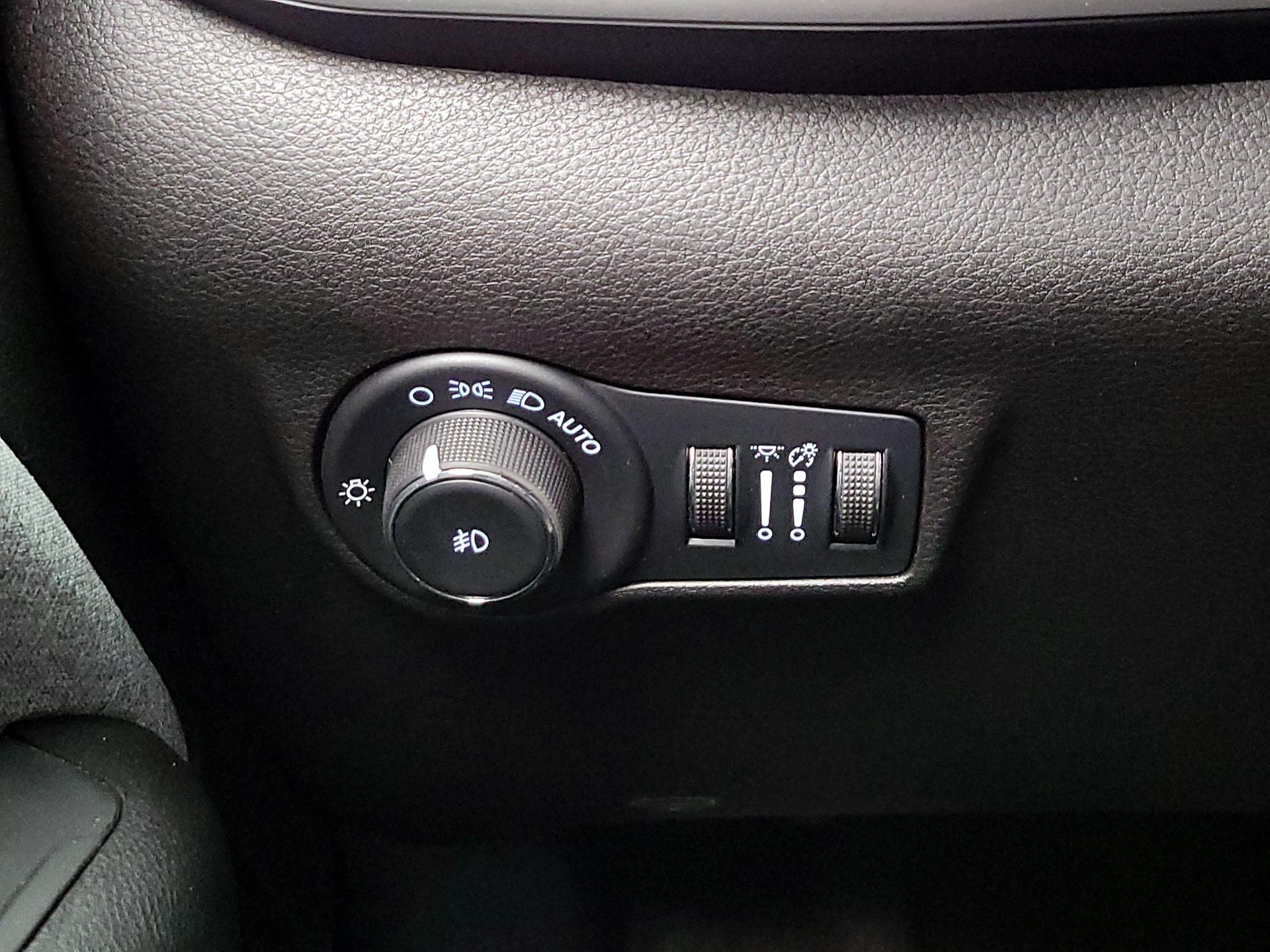 Thumbnail: 2023 Jeep Compass - 13