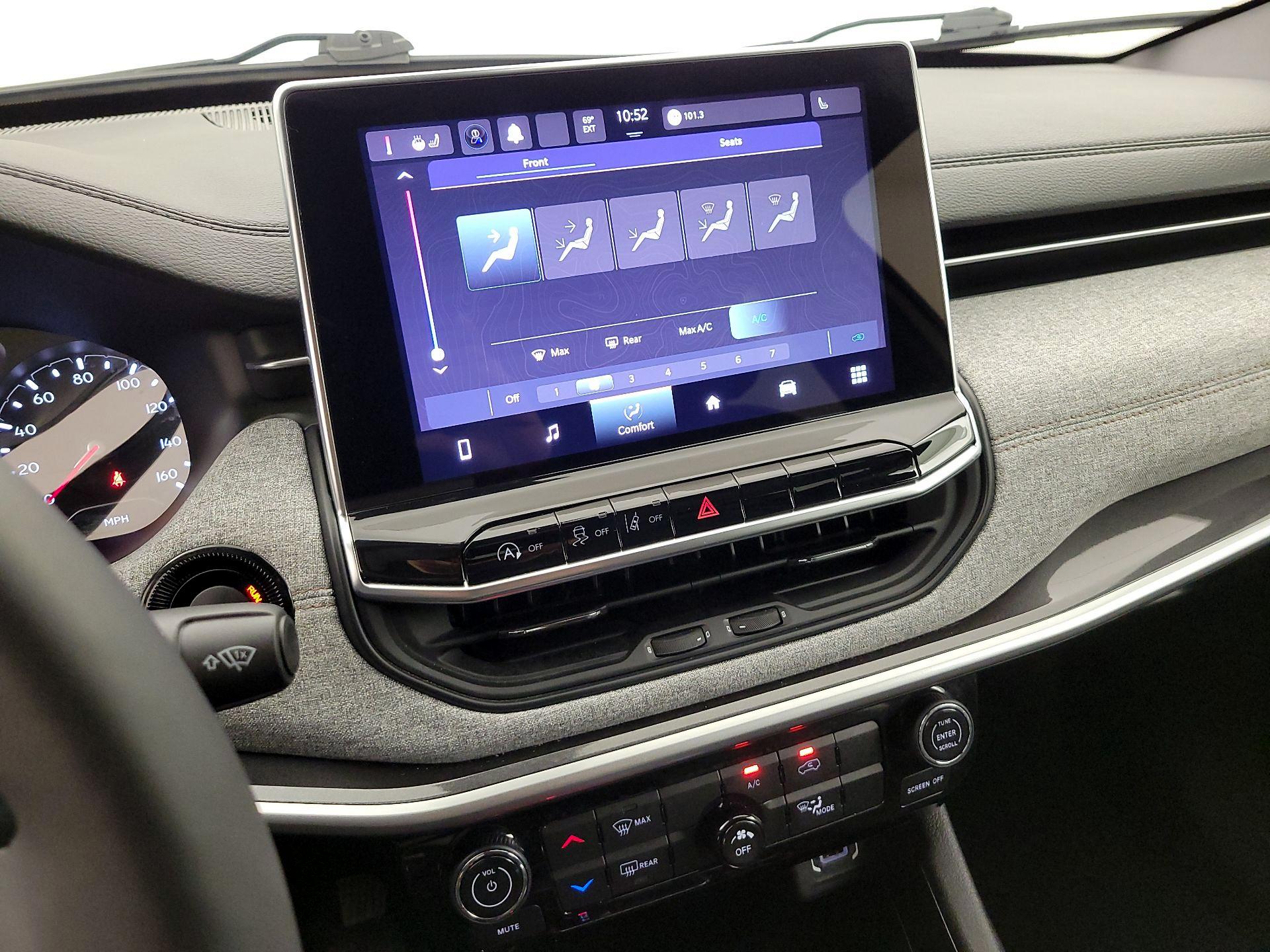 Thumbnail: 2023 Jeep Compass - 16