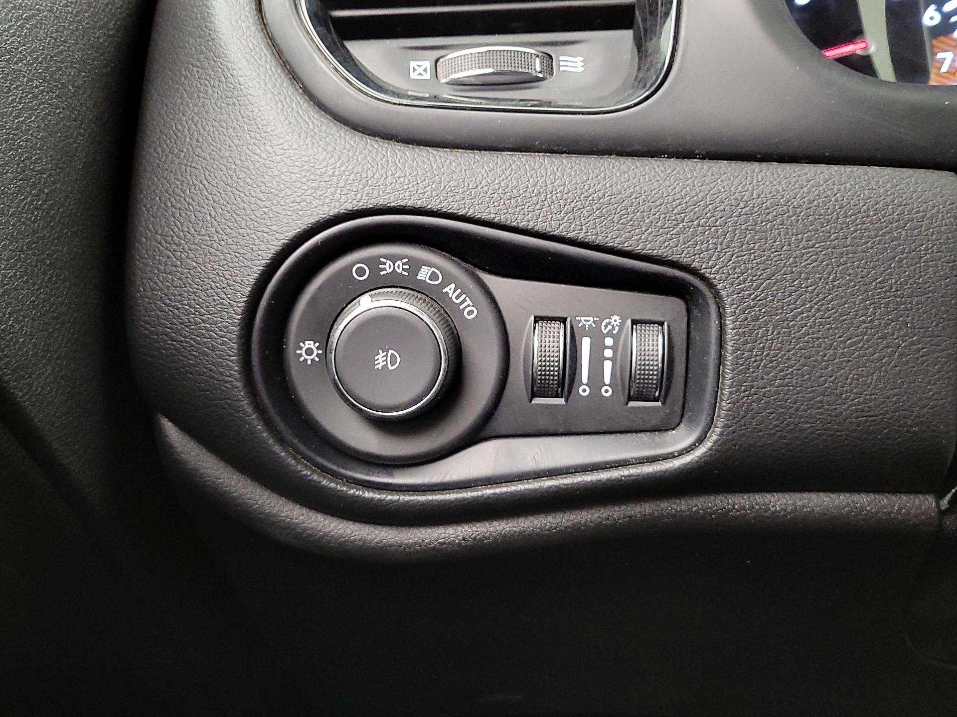 Thumbnail: 2022 Jeep Renegade - 13