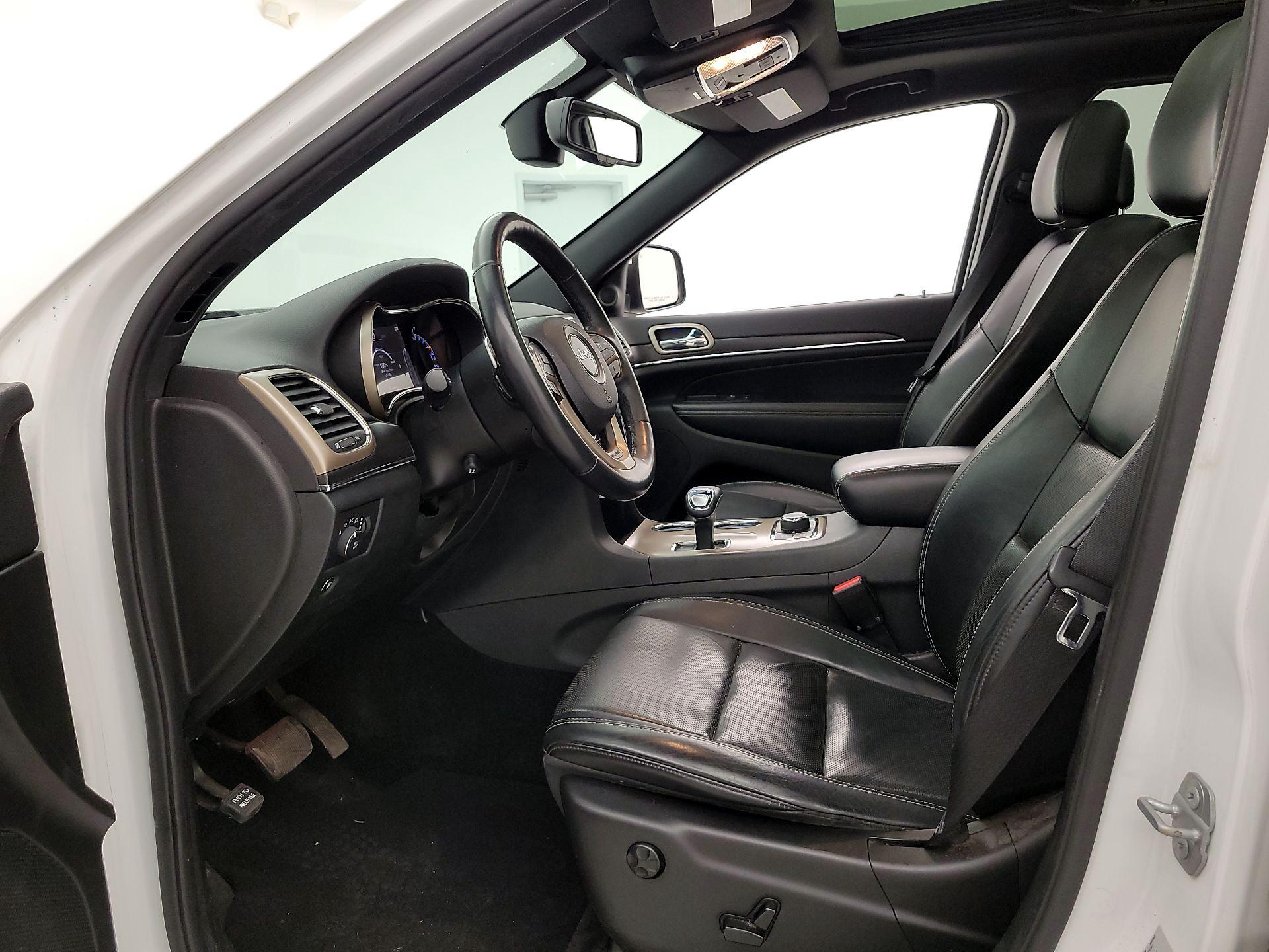 Thumbnail: 2015 Jeep Grand Cherokee - 11