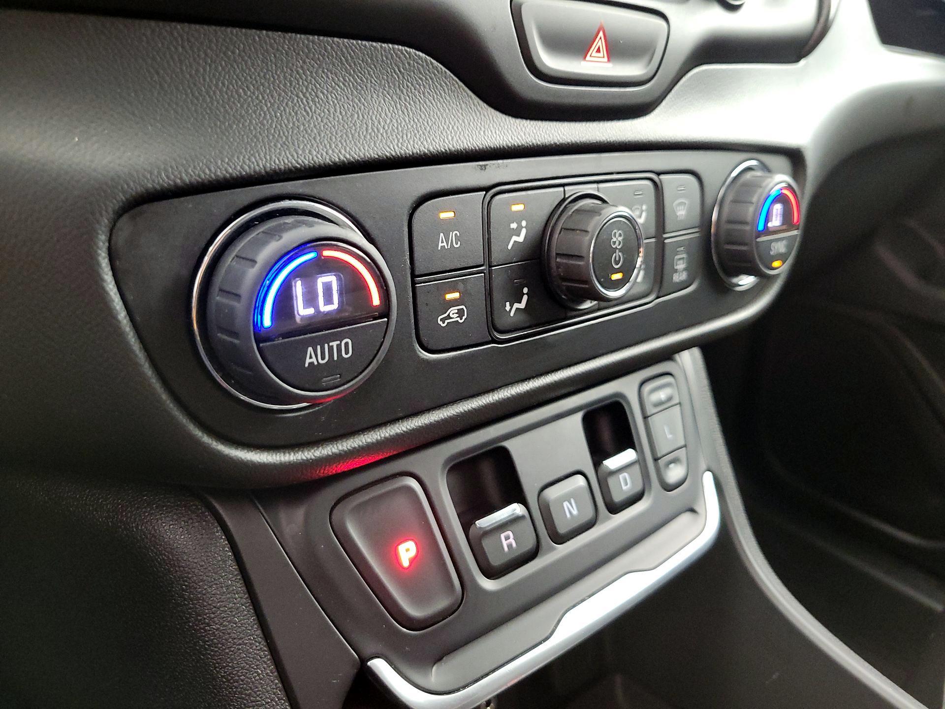 Thumbnail: 2020 GMC Terrain - 16