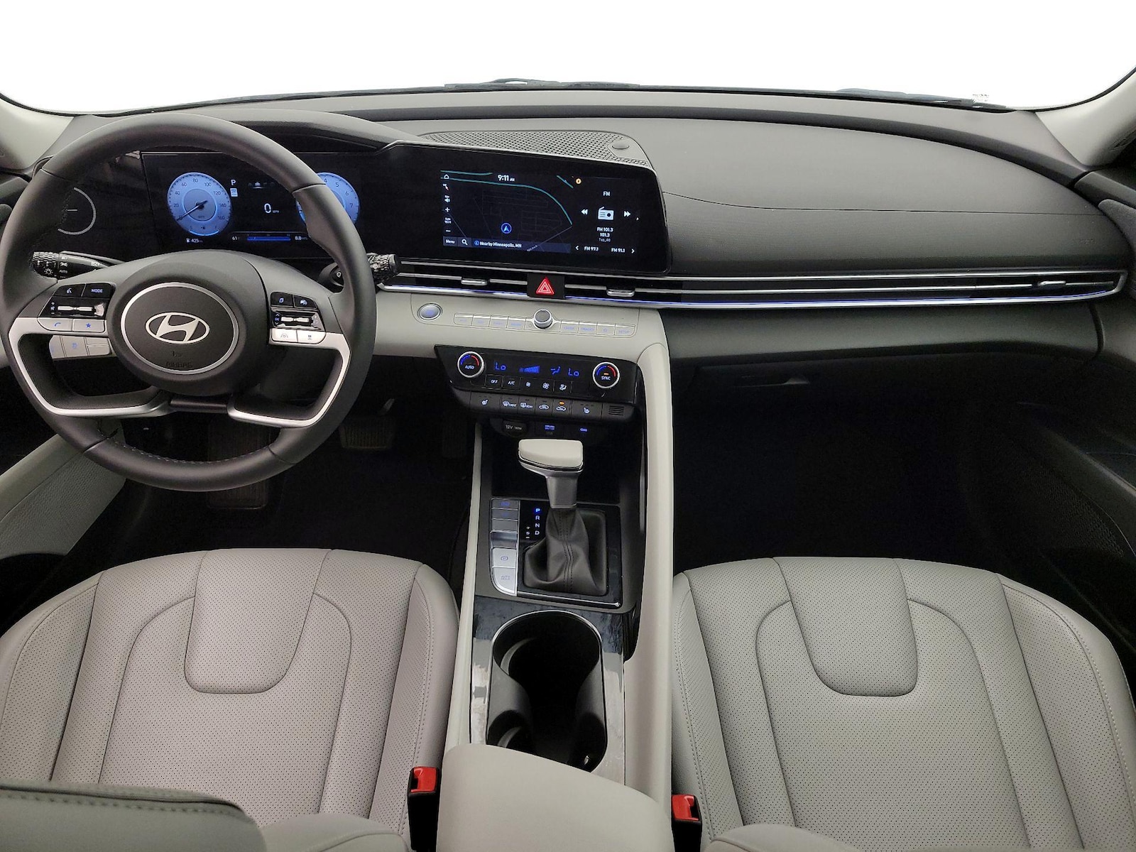 2025 Hyundai Elantra Limited - Photo 10