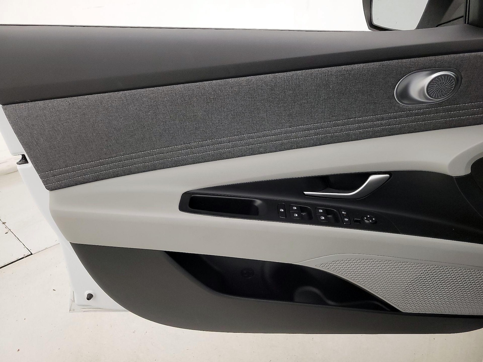 2025 Hyundai Elantra Limited - Photo 13
