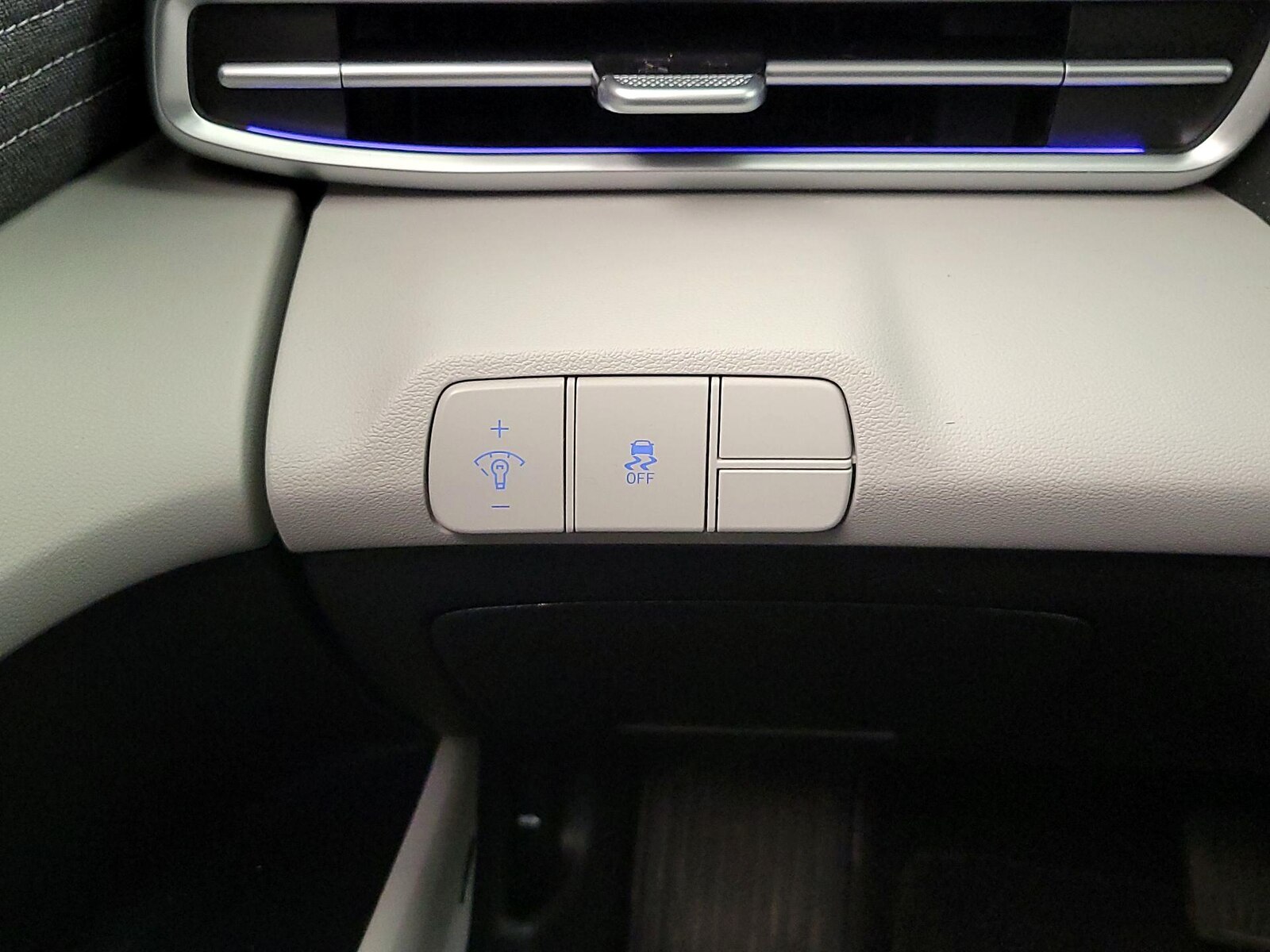 2025 Hyundai Elantra Limited - Photo 14