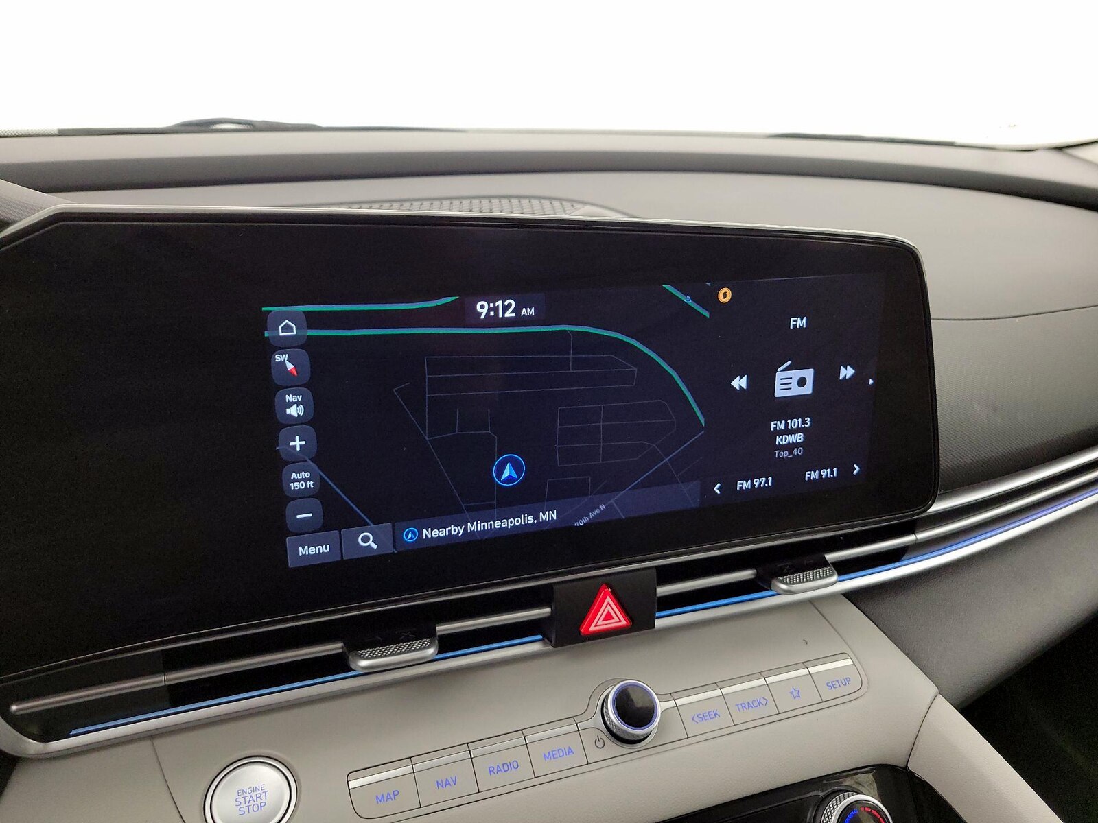 2025 Hyundai Elantra Limited - Photo 15