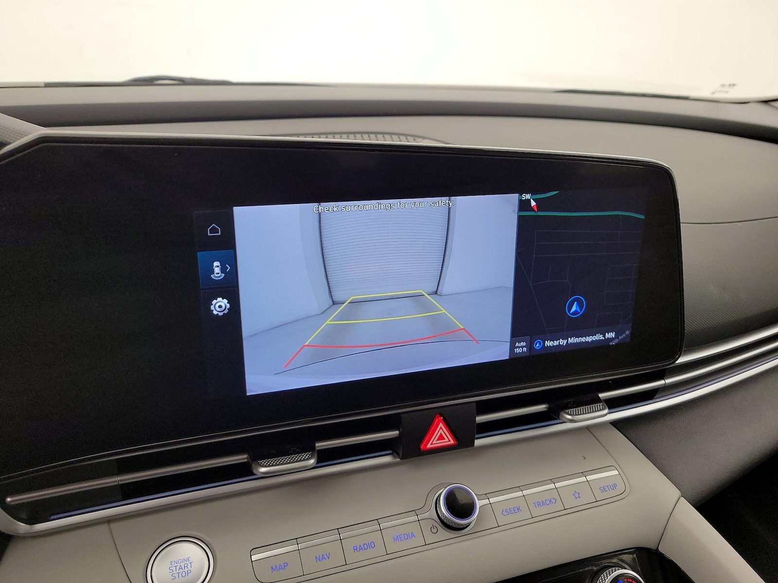 2025 Hyundai Elantra Limited - Photo 16