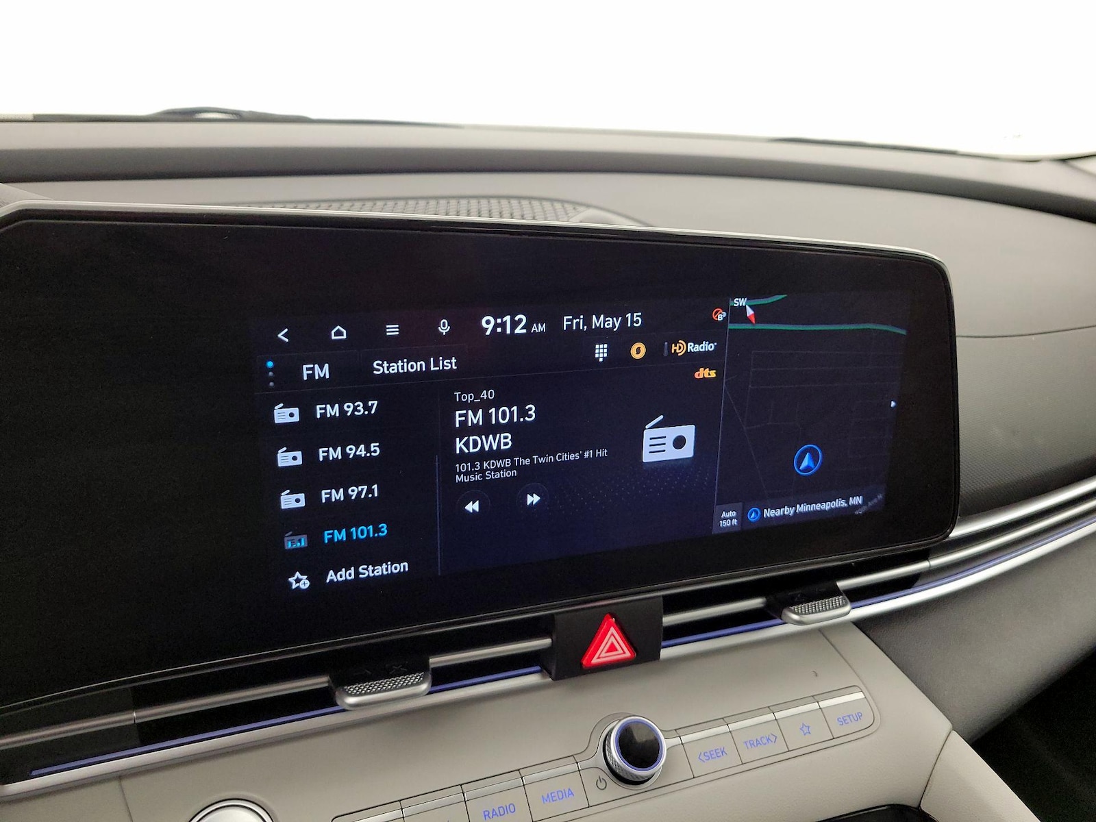 2025 Hyundai Elantra Limited - Photo 17