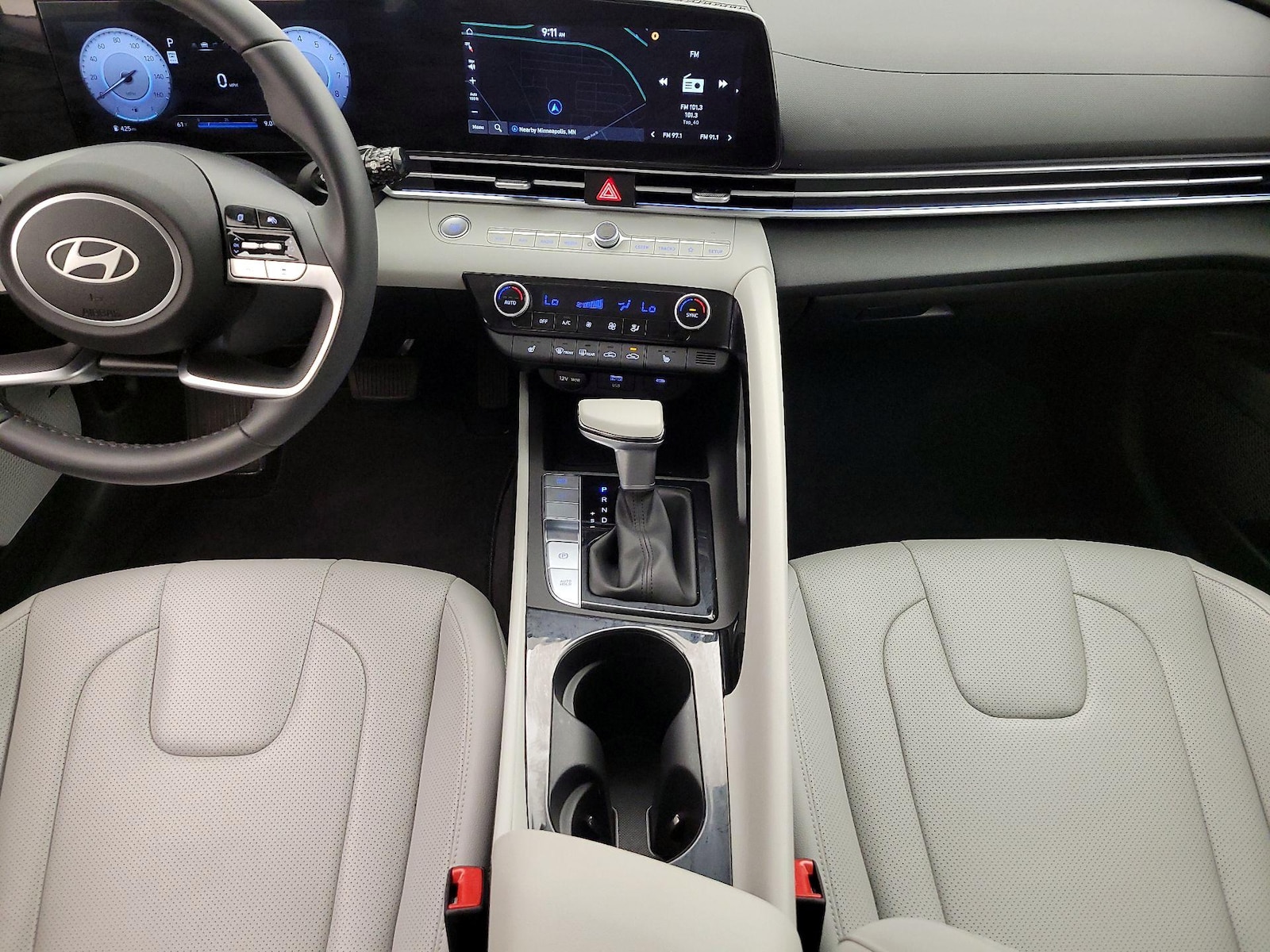 2025 Hyundai Elantra Limited - Photo 19