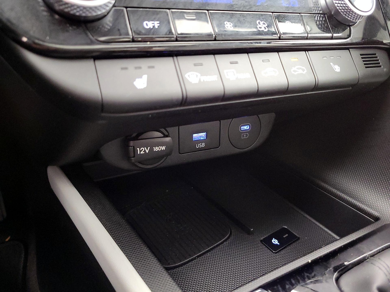 2025 Hyundai Elantra Limited - Photo 20