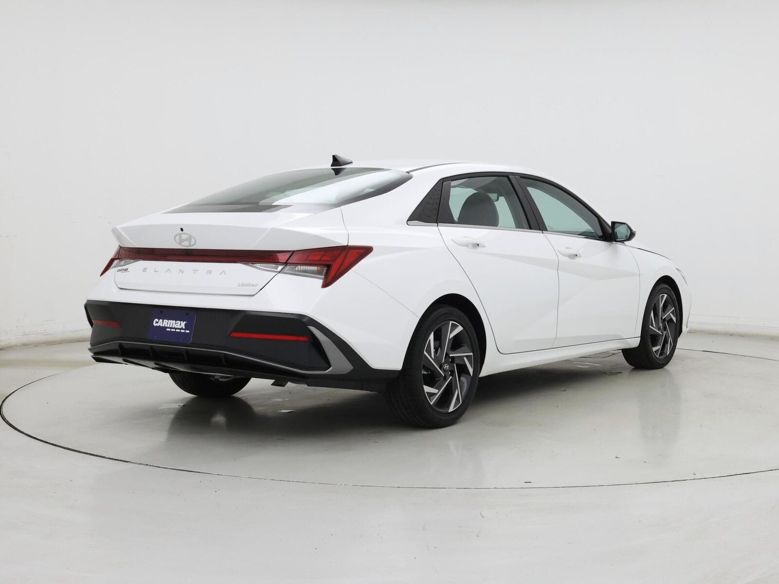 2025 Hyundai Elantra Limited - Photo 9