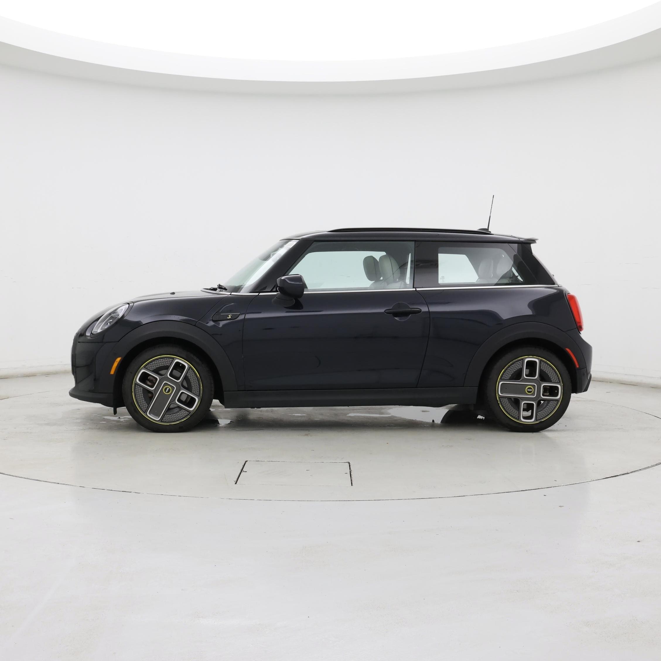 Thumbnail: 2022 MINI Cooper Hardtop - 3