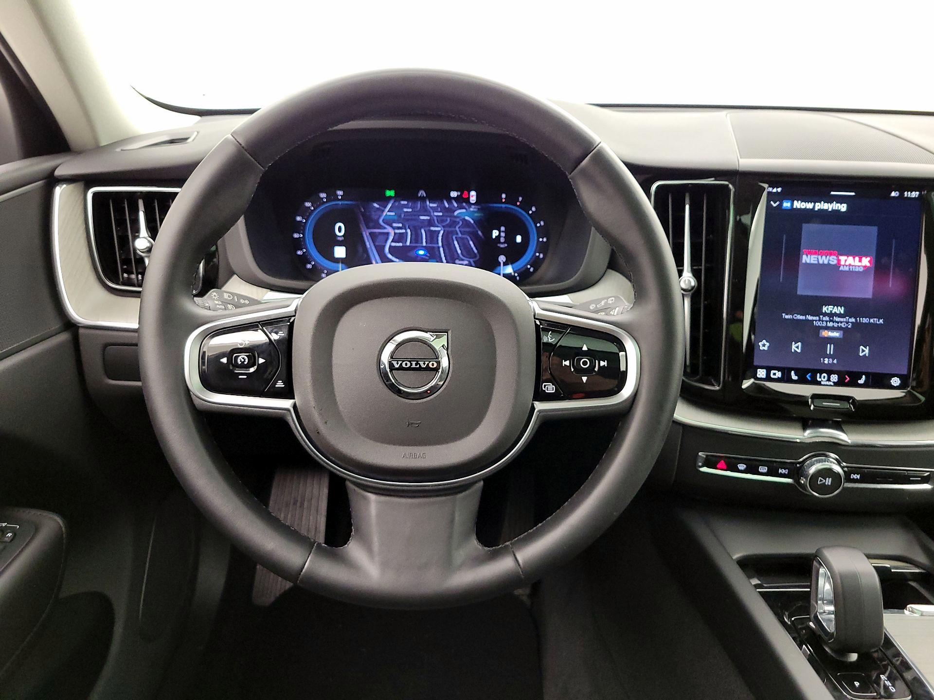Thumbnail: 2025 Volvo XC60 - 10