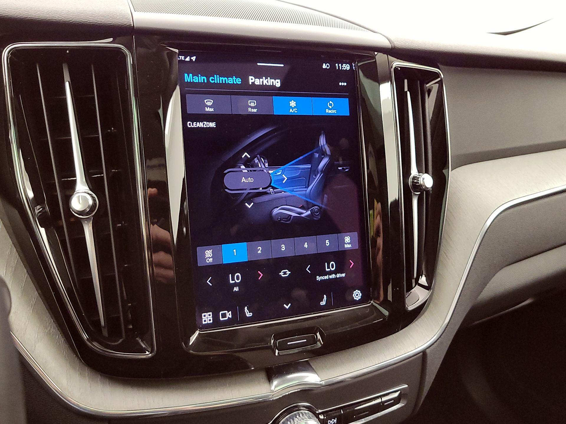 Thumbnail: 2025 Volvo XC60 - 17