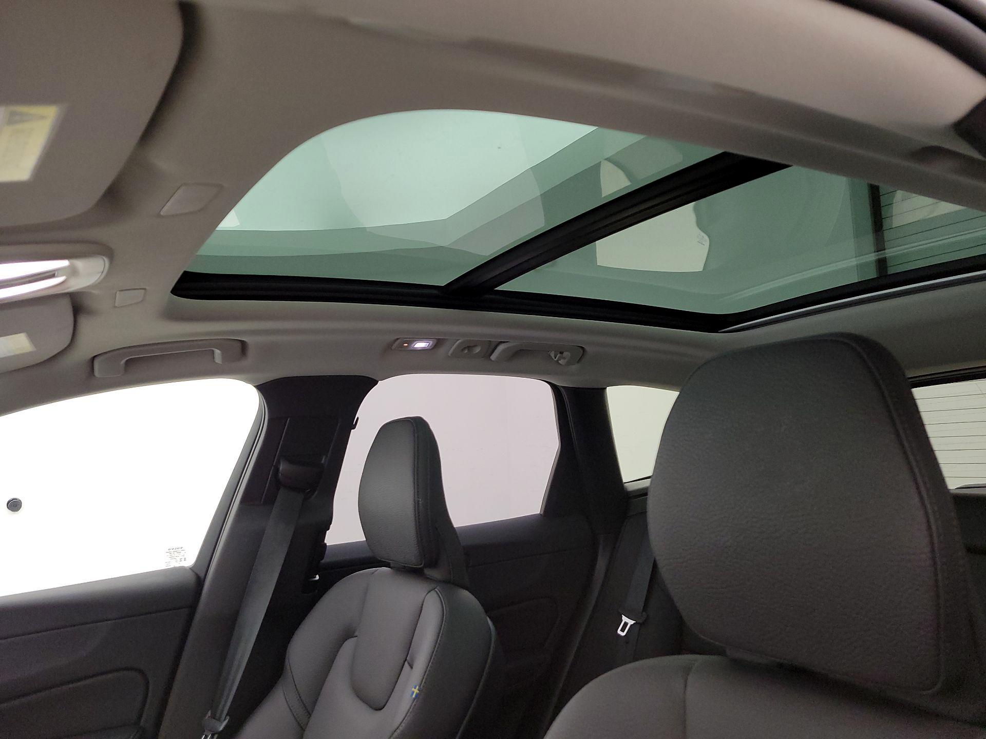 Thumbnail: 2025 Volvo XC60 - 20