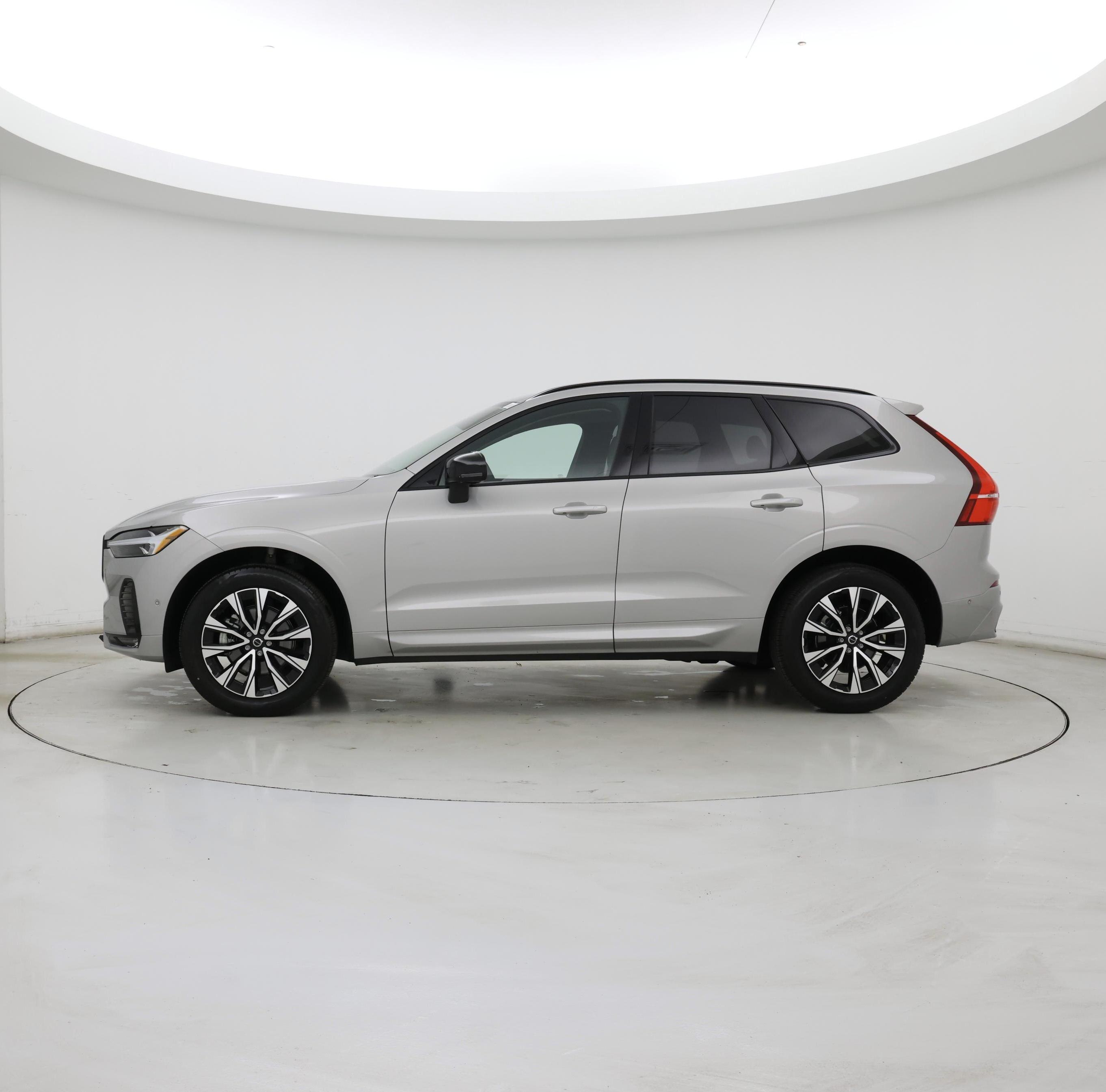 Thumbnail: 2025 Volvo XC60 - 3