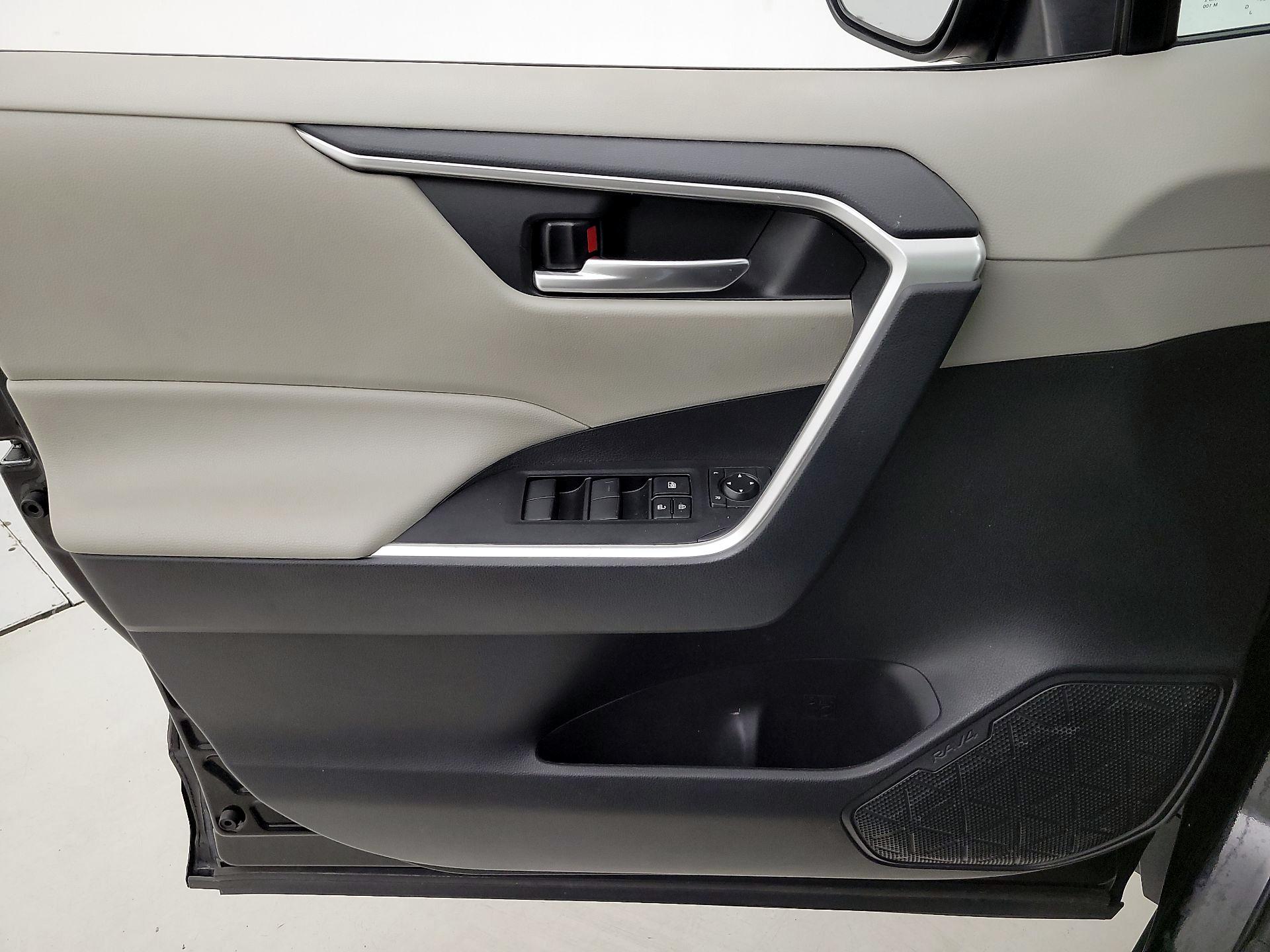 Thumbnail: 2021 Toyota RAV4 - 12