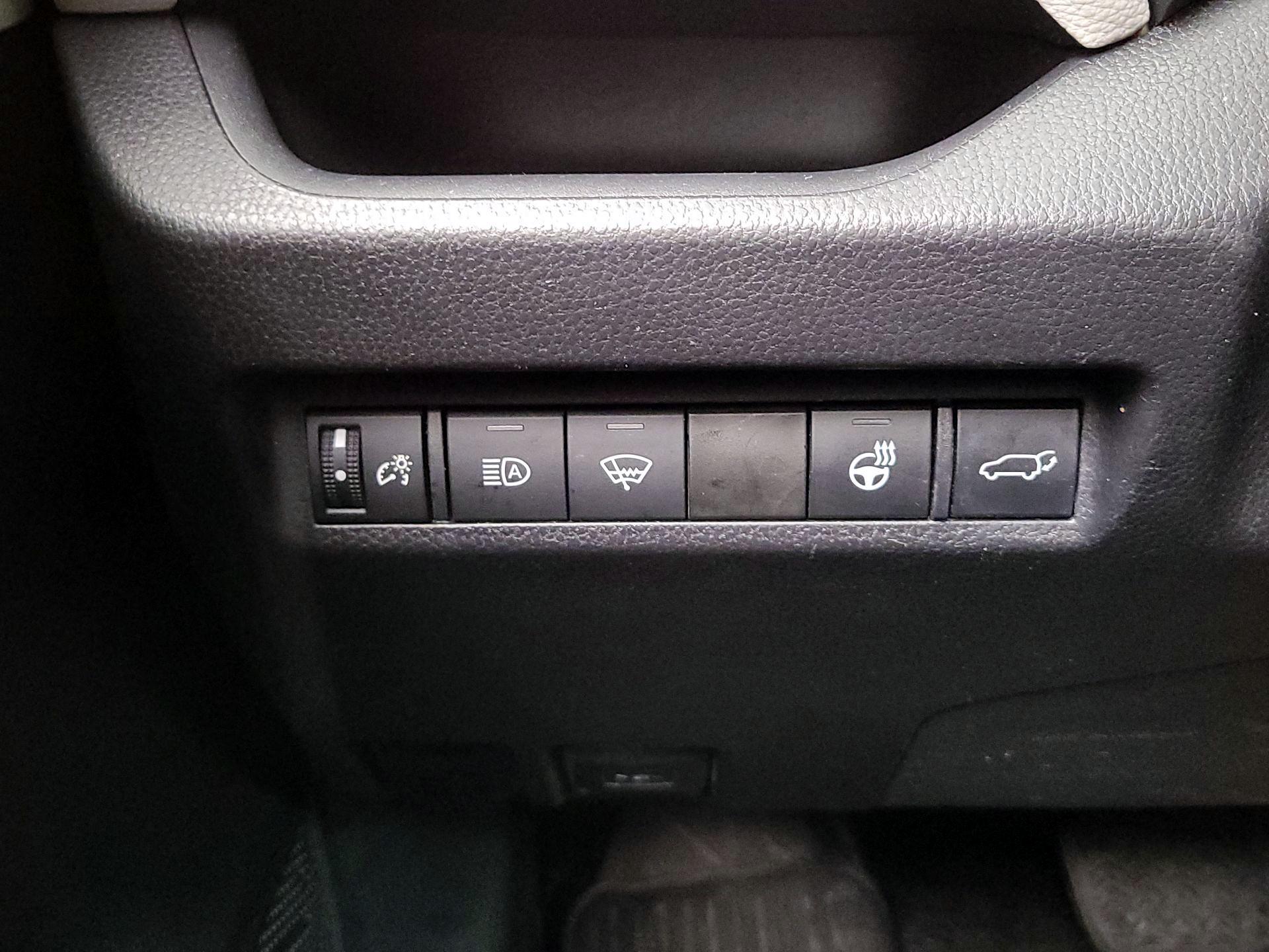 Thumbnail: 2021 Toyota RAV4 - 13