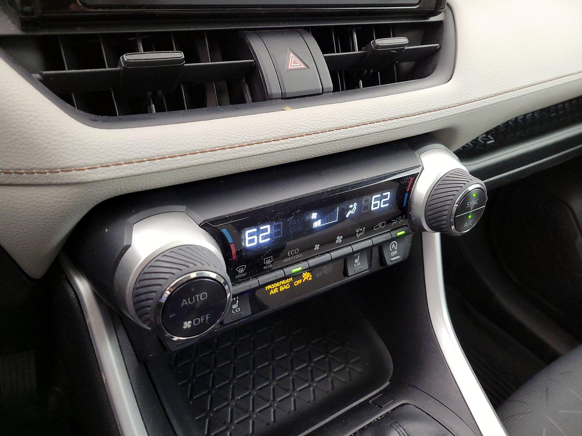 Thumbnail: 2021 Toyota RAV4 - 17