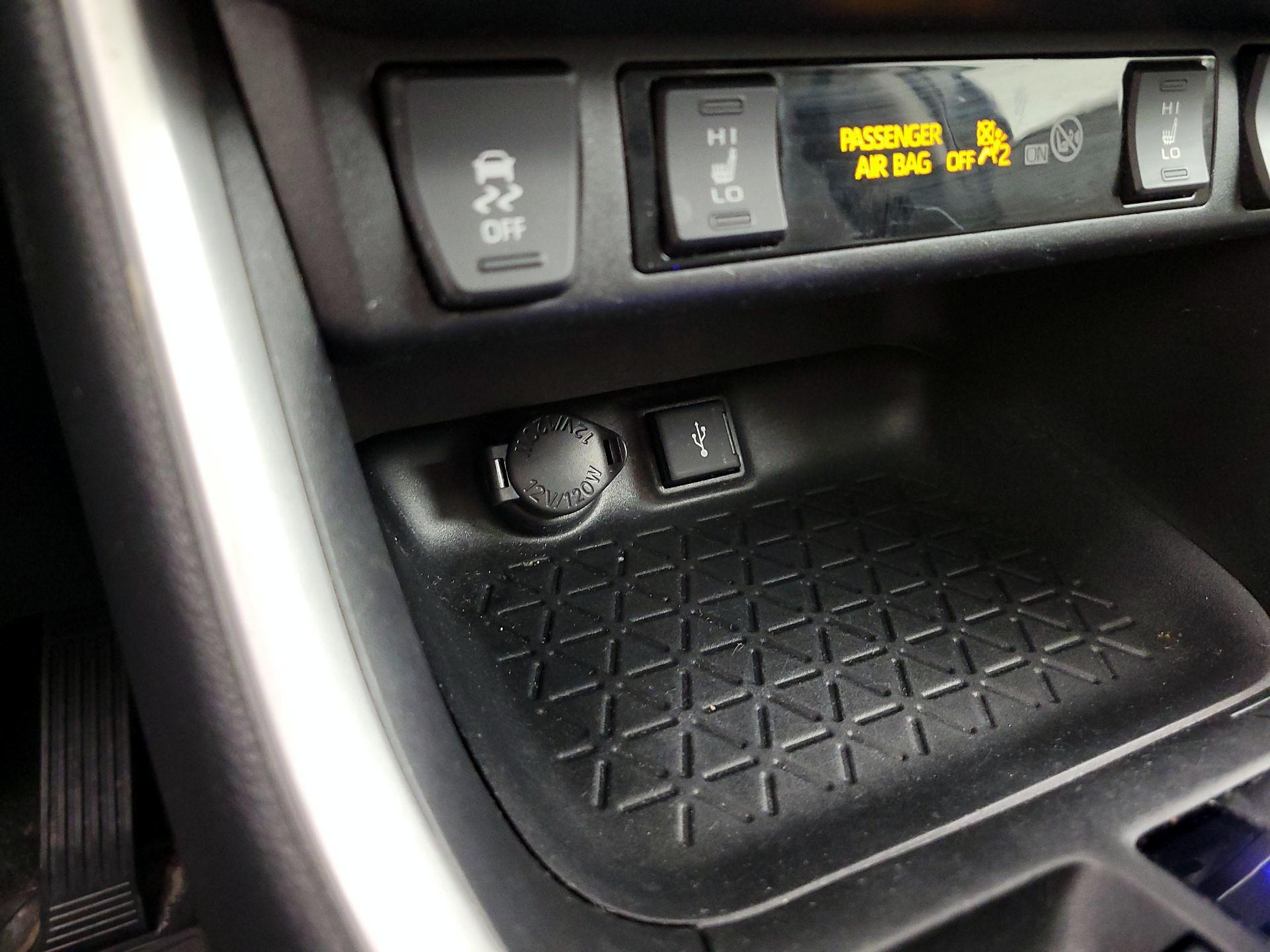 Thumbnail: 2021 Toyota RAV4 - 19