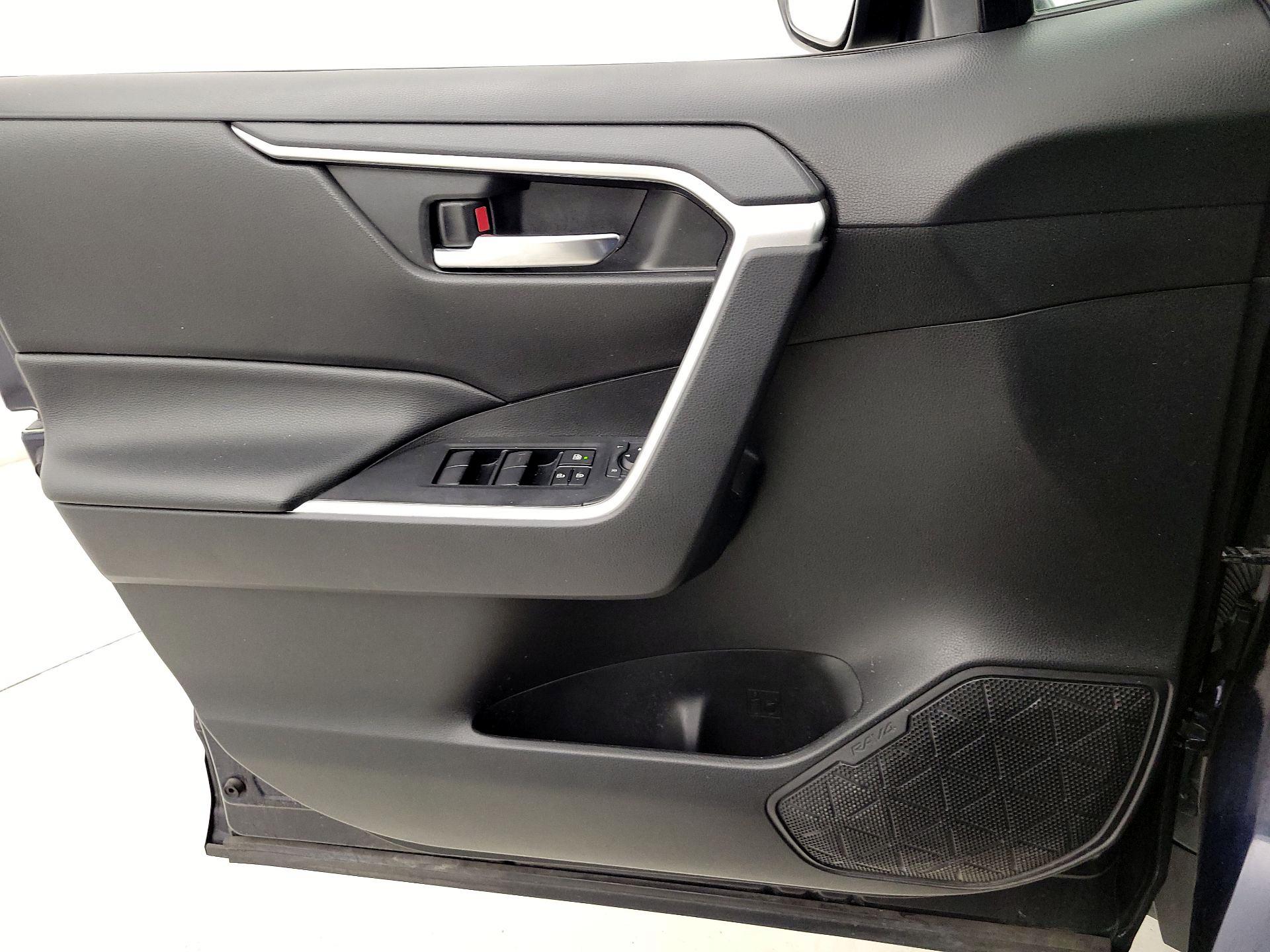 Thumbnail: 2021 Toyota RAV4 - 12