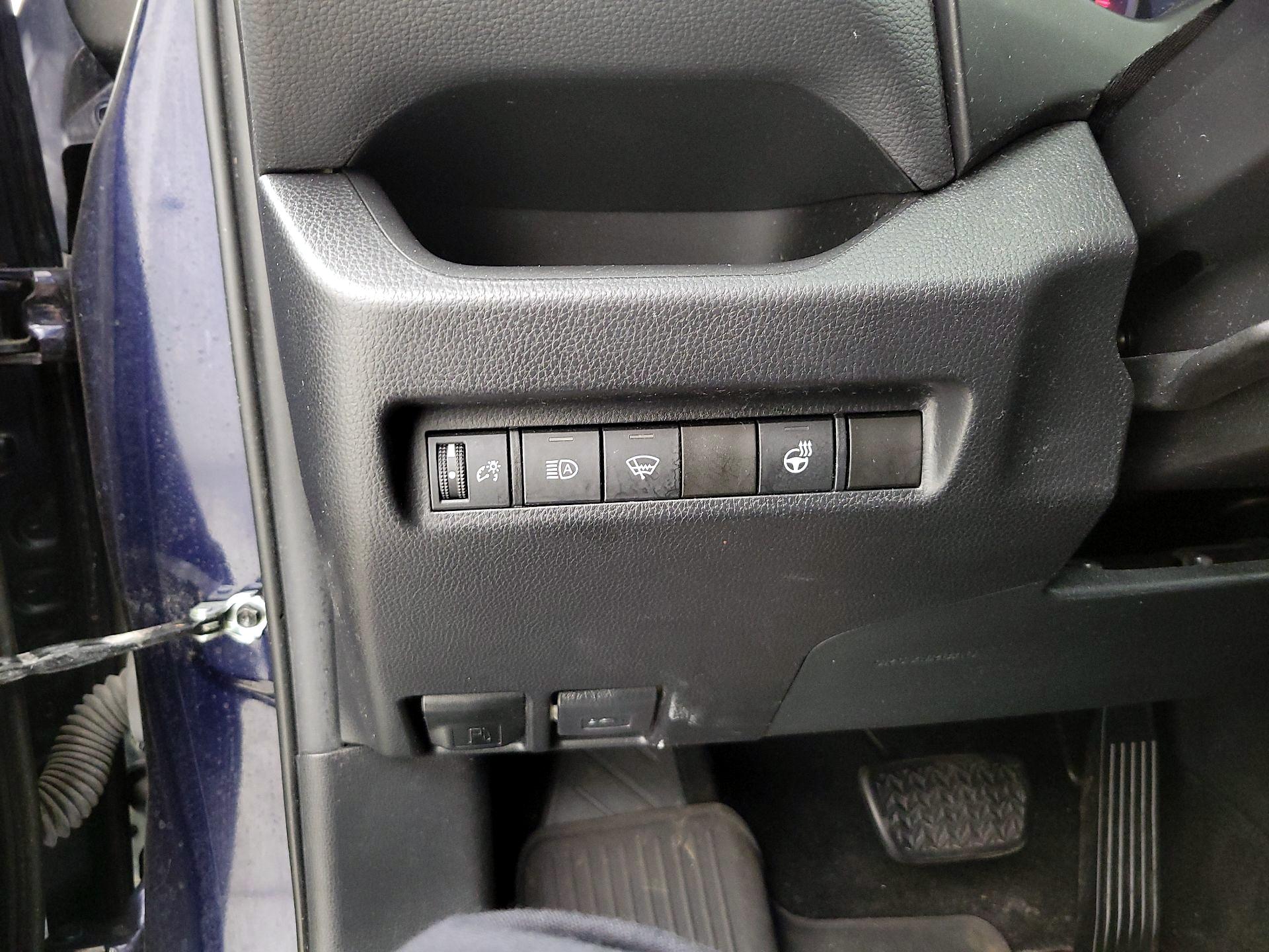 Thumbnail: 2021 Toyota RAV4 - 13