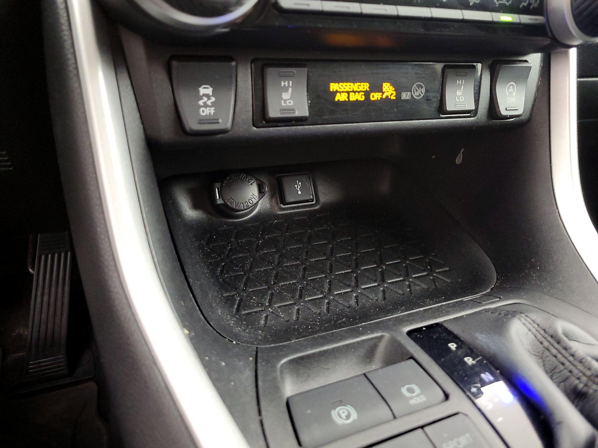 Thumbnail: 2021 Toyota RAV4 - 19