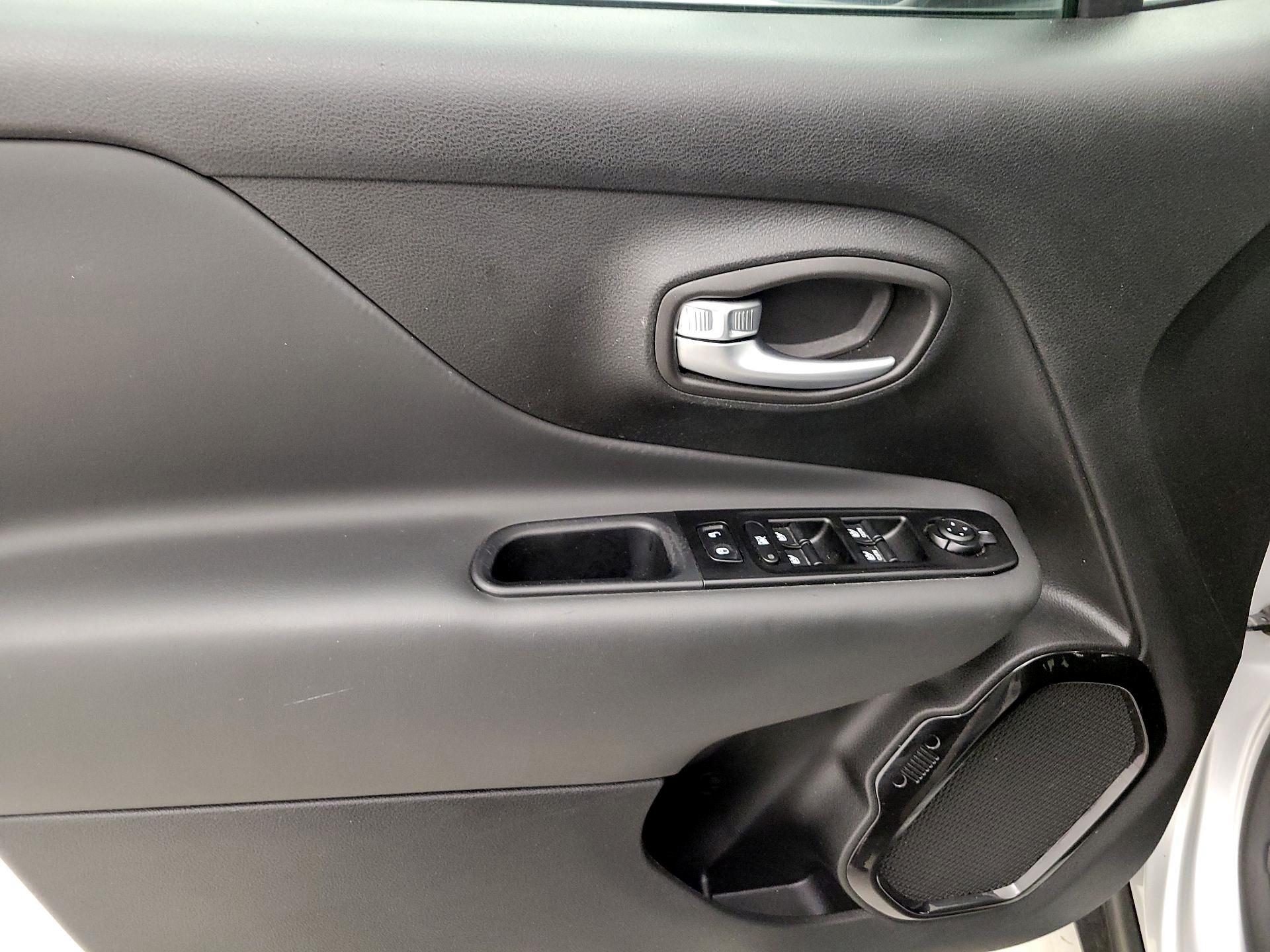 Thumbnail: 2020 Jeep Renegade - 12