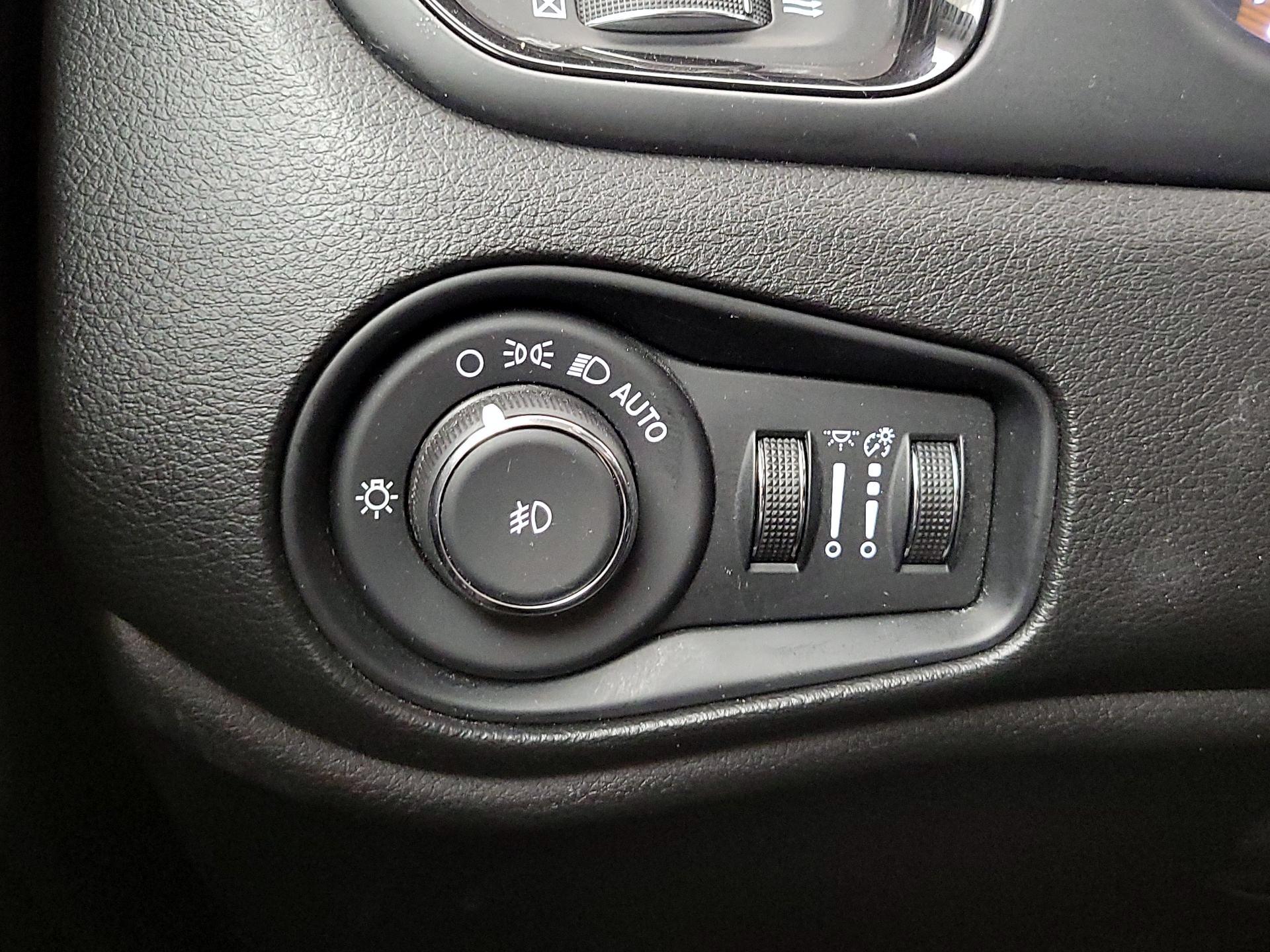 Thumbnail: 2020 Jeep Renegade - 13
