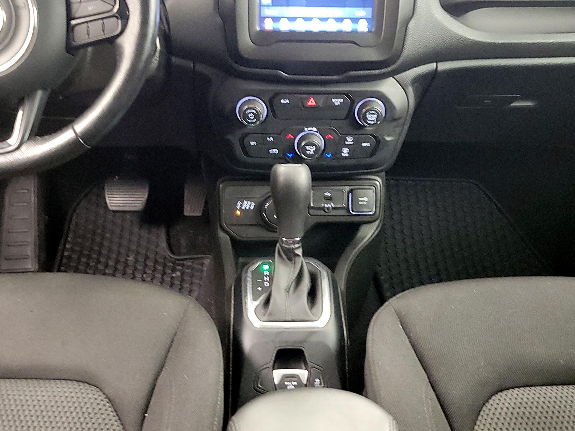 Thumbnail: 2020 Jeep Renegade - 17