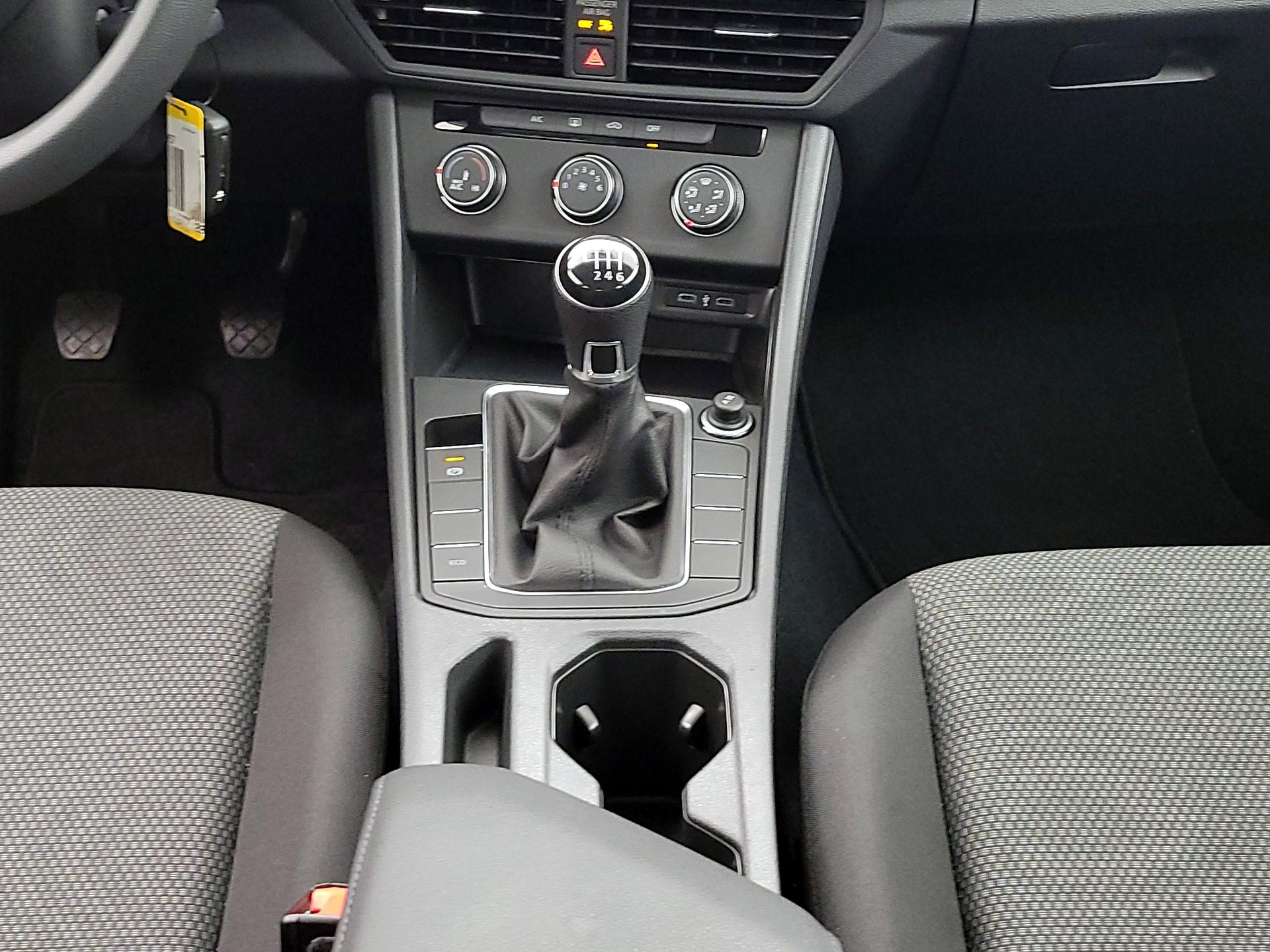 Thumbnail: 2021 Volkswagen Jetta - 17