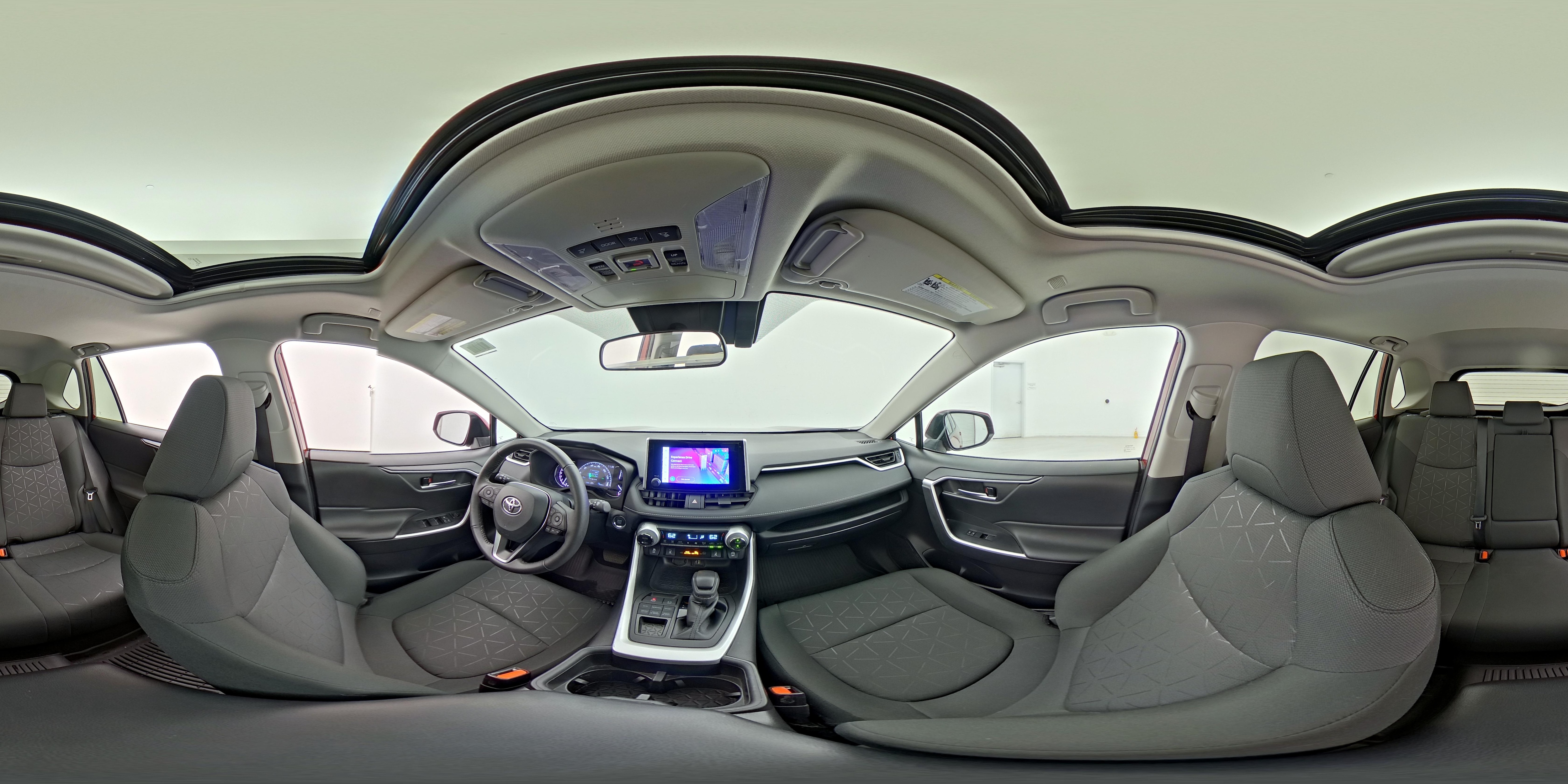 2024 Toyota RAV4 XLE - Photo 26