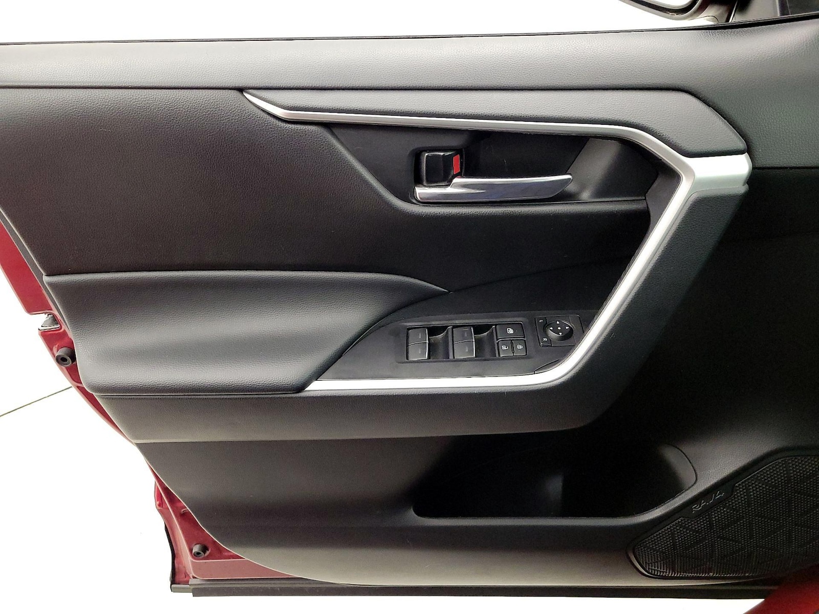 2024 Toyota RAV4 XLE - Photo 13