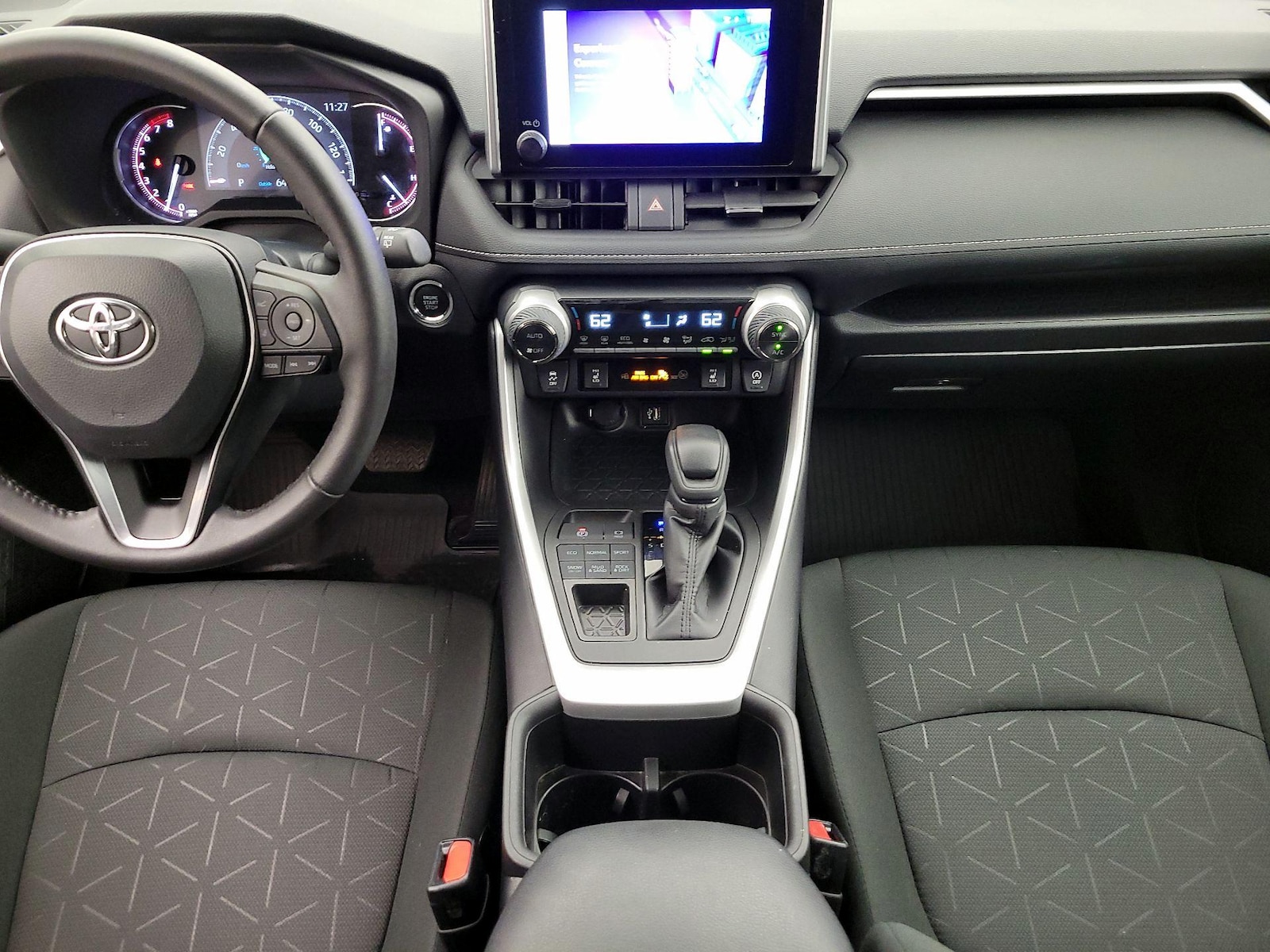 2024 Toyota RAV4 XLE - Photo 19