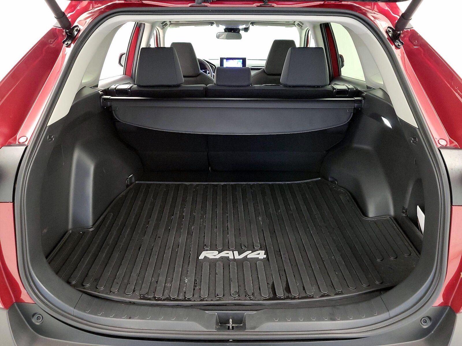 2024 Toyota RAV4 XLE - Photo 23