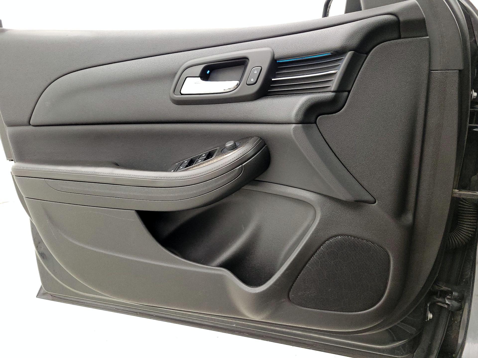 Thumbnail: 2015 Chevrolet Malibu - 12