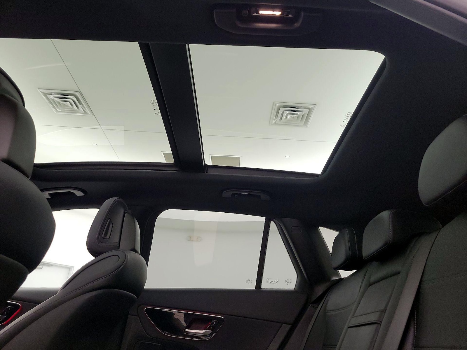2025 Mercedes-Benz GLC Base - Photo 24