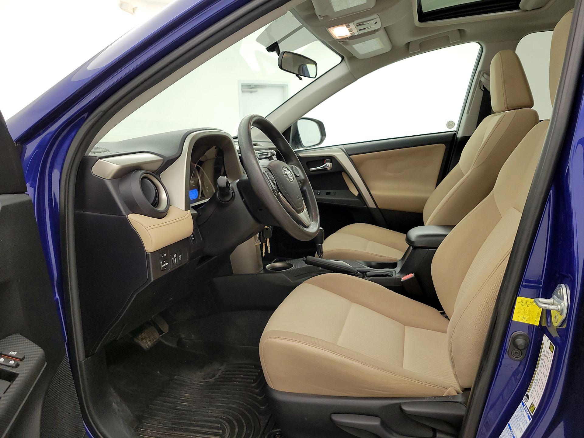 Thumbnail: 2015 Toyota RAV4 - 11