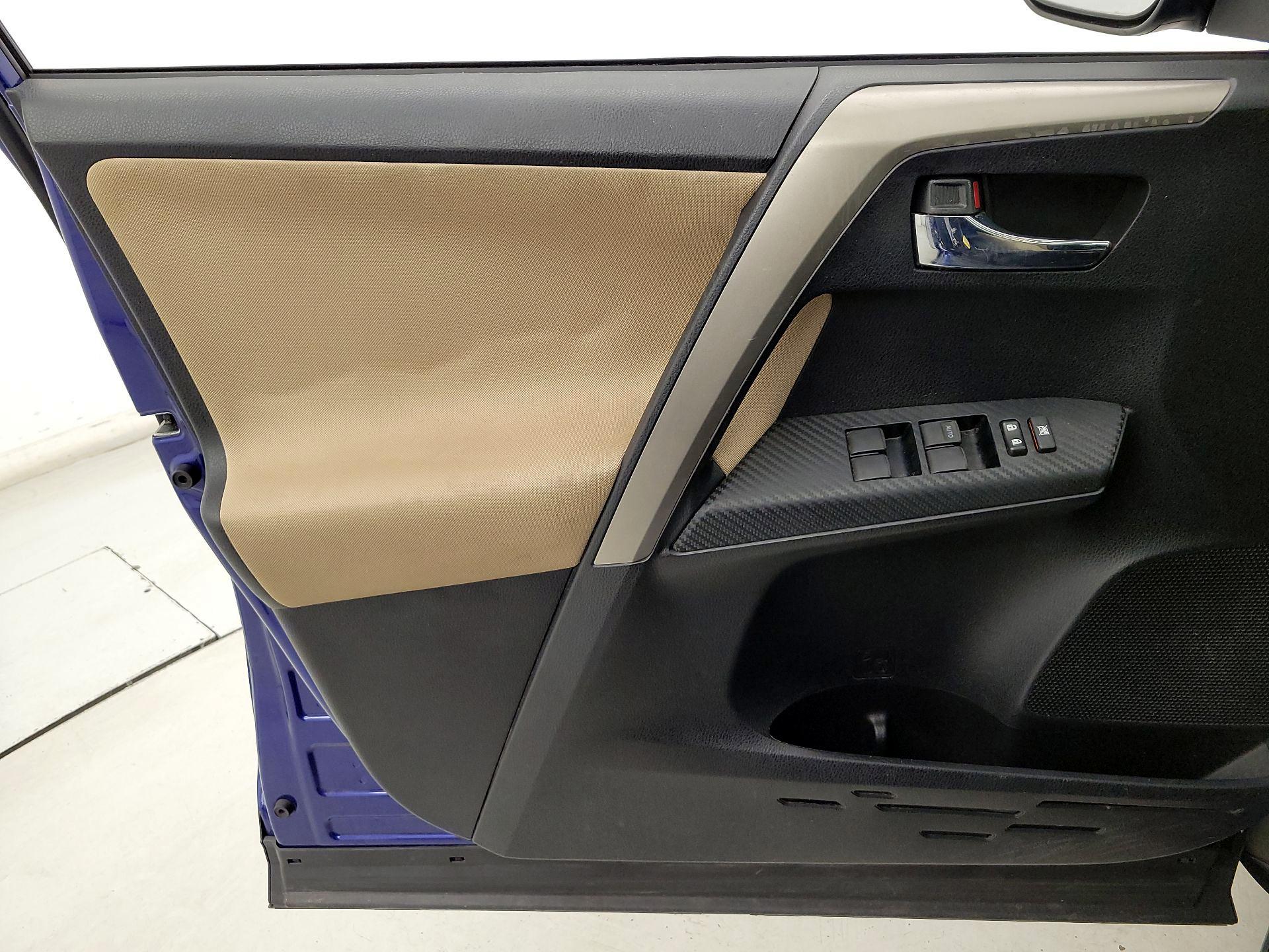 Thumbnail: 2015 Toyota RAV4 - 12