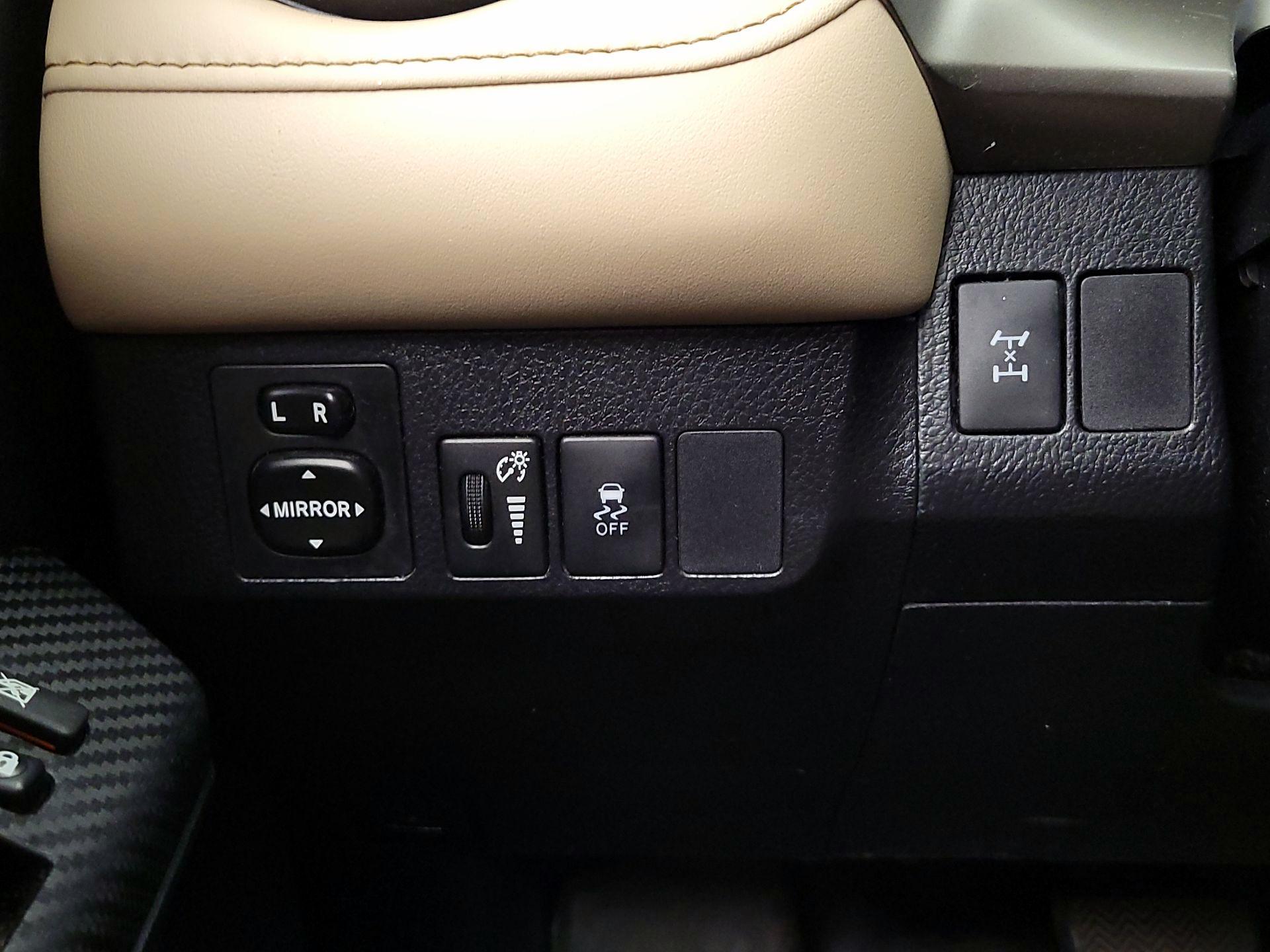 Thumbnail: 2015 Toyota RAV4 - 13
