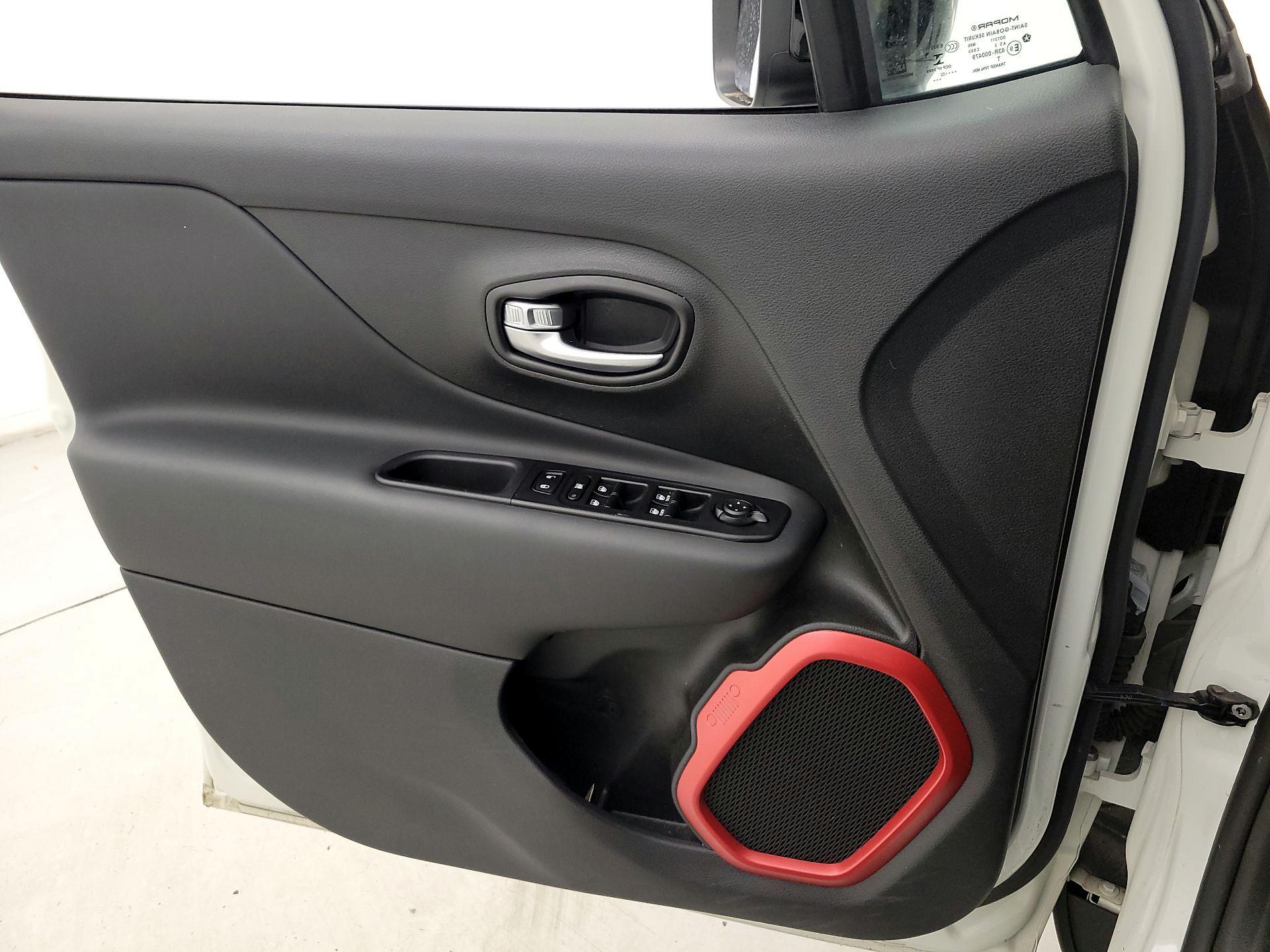 Thumbnail: 2022 Jeep Renegade - 12